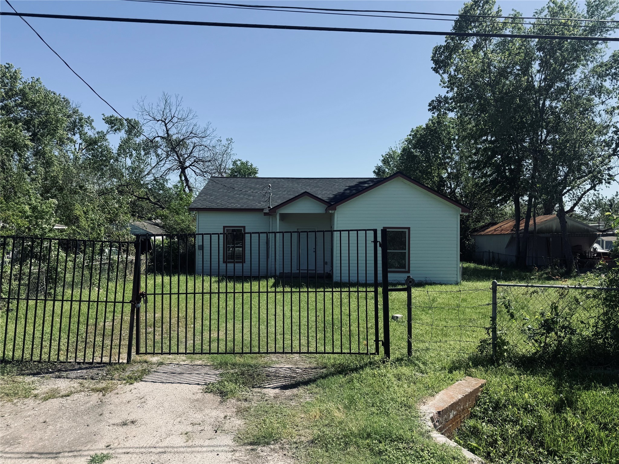 420 E Lorino Street Property Photo 1