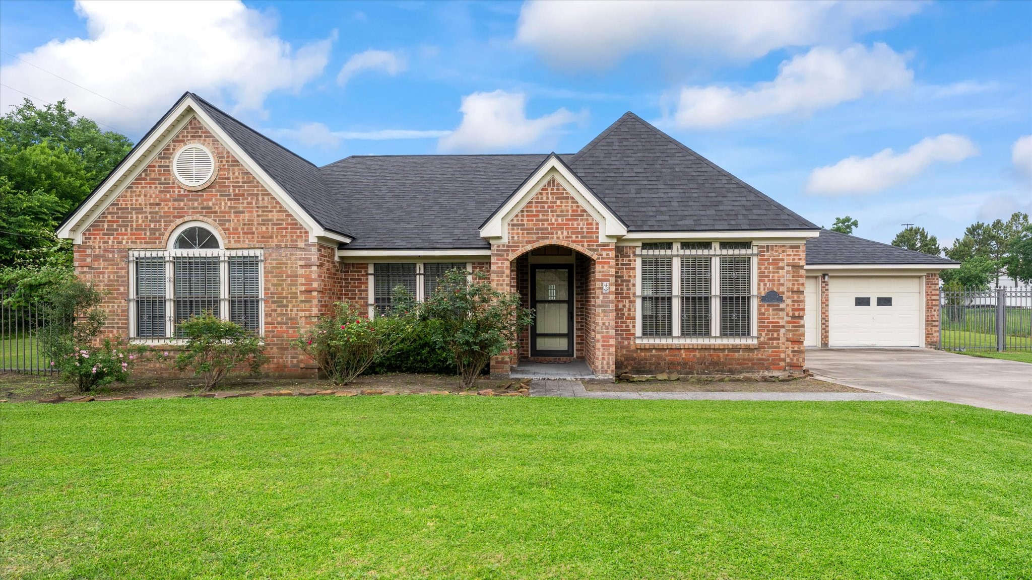 17623 Kings Court Property Photo