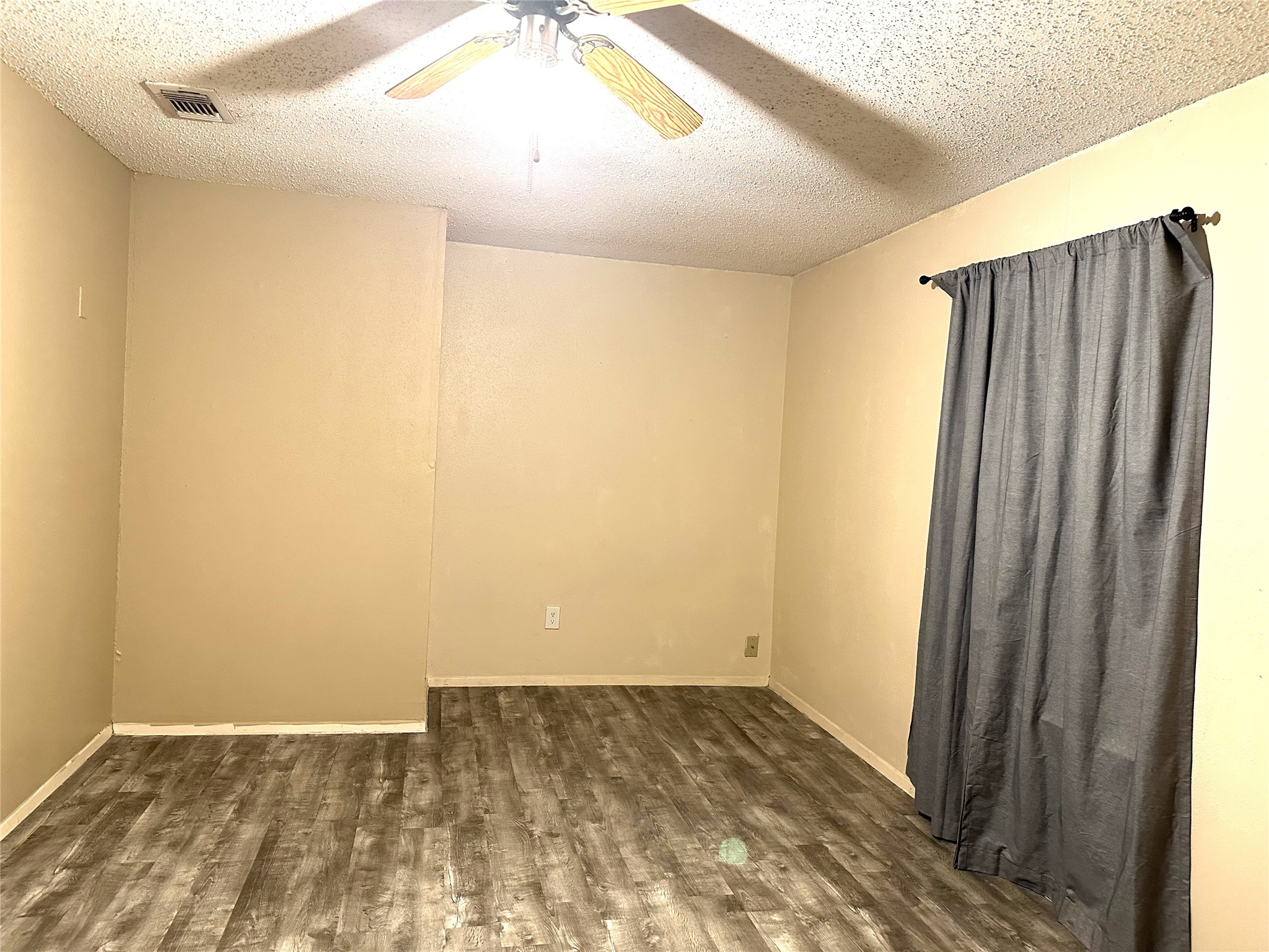 614 Live Oak Drive Property Photo 2
