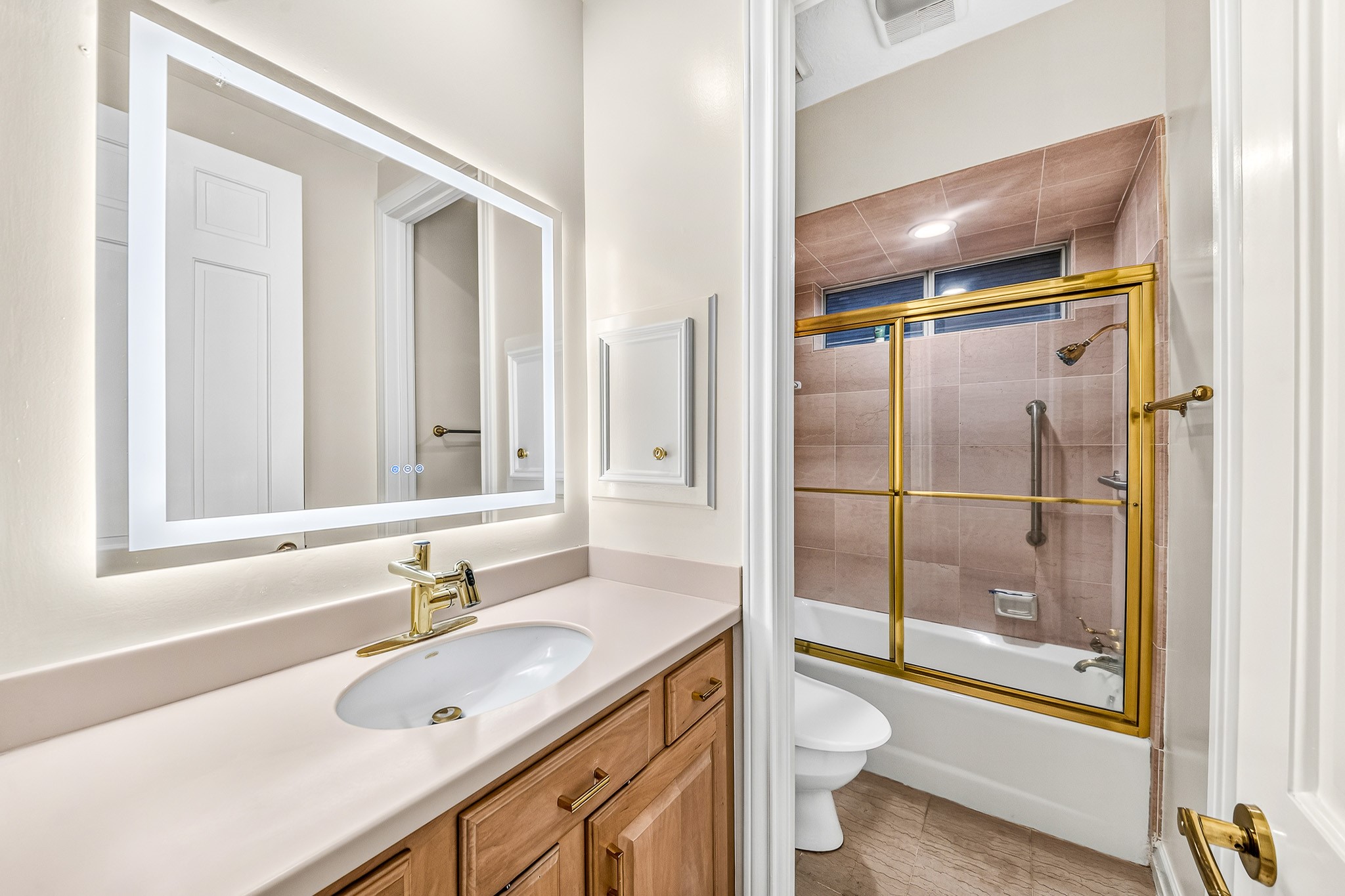 407 Lakeside Boulevard Property Photo 13