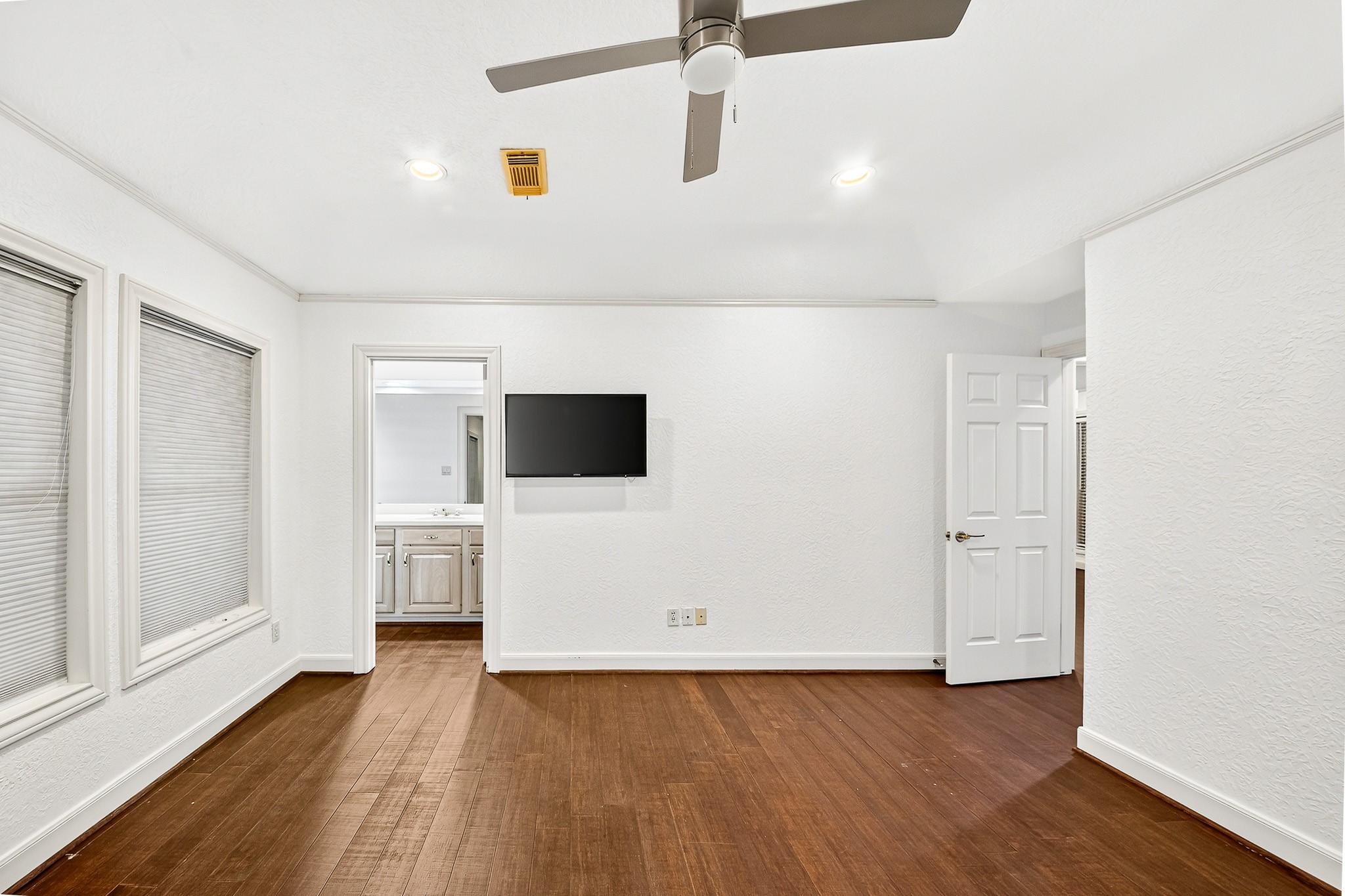 407 Lakeside Boulevard Property Photo 14