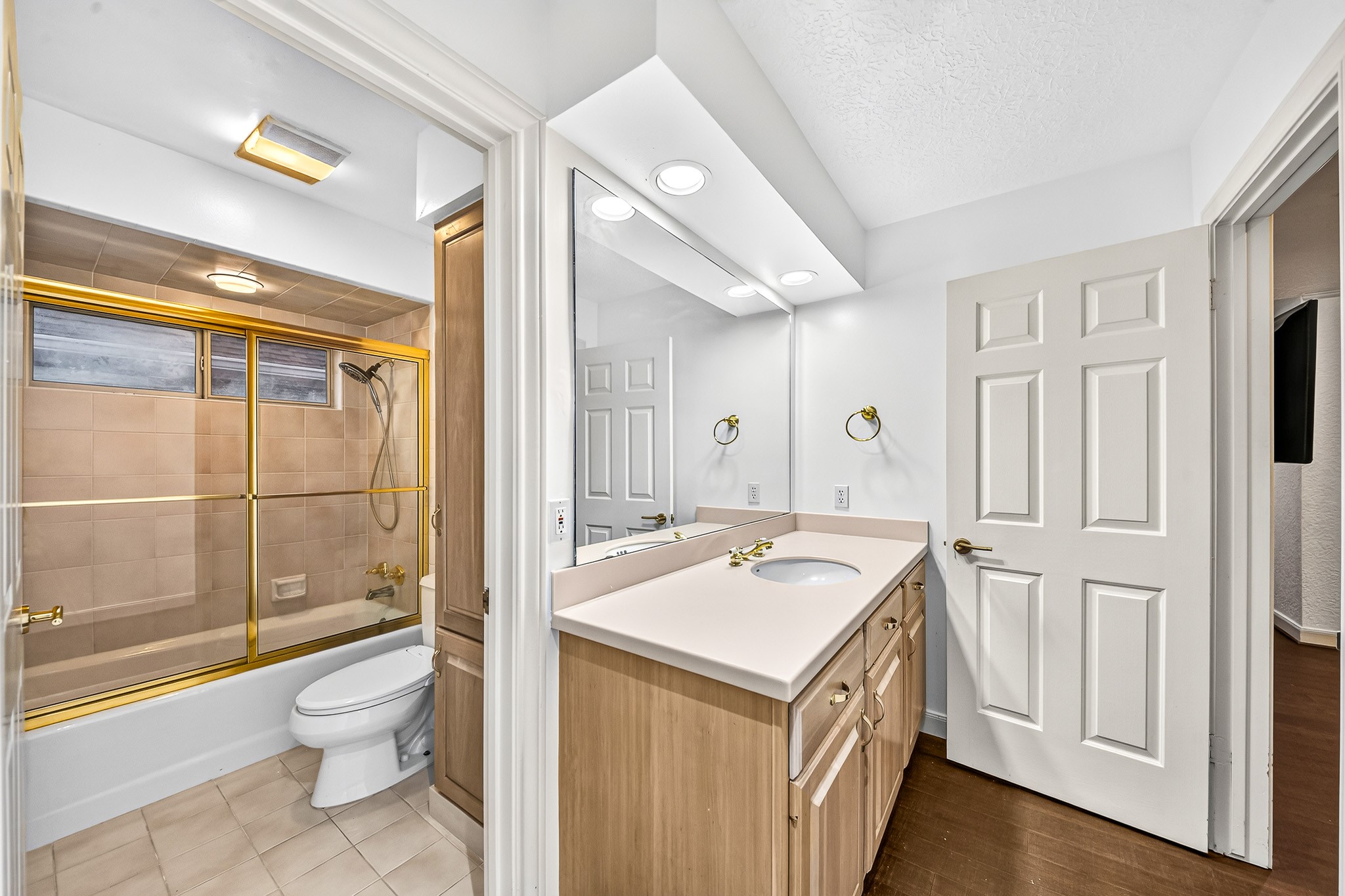 407 Lakeside Boulevard Property Photo 15