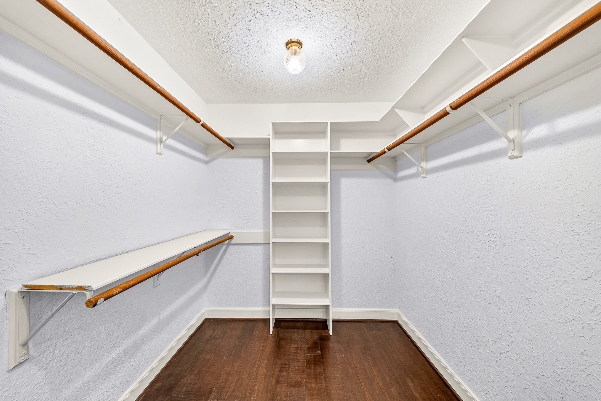 407 Lakeside Boulevard Property Photo 16
