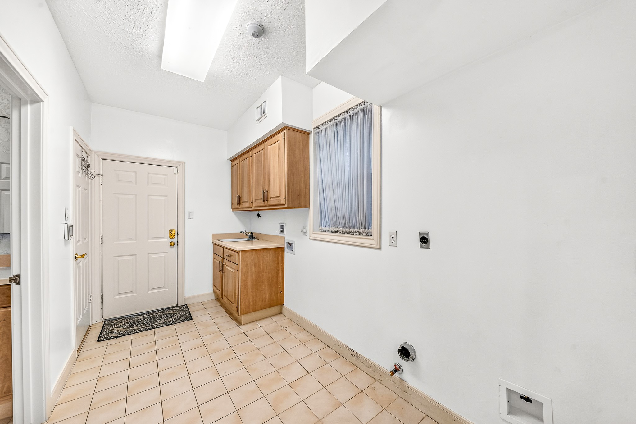 407 Lakeside Boulevard Property Photo 18