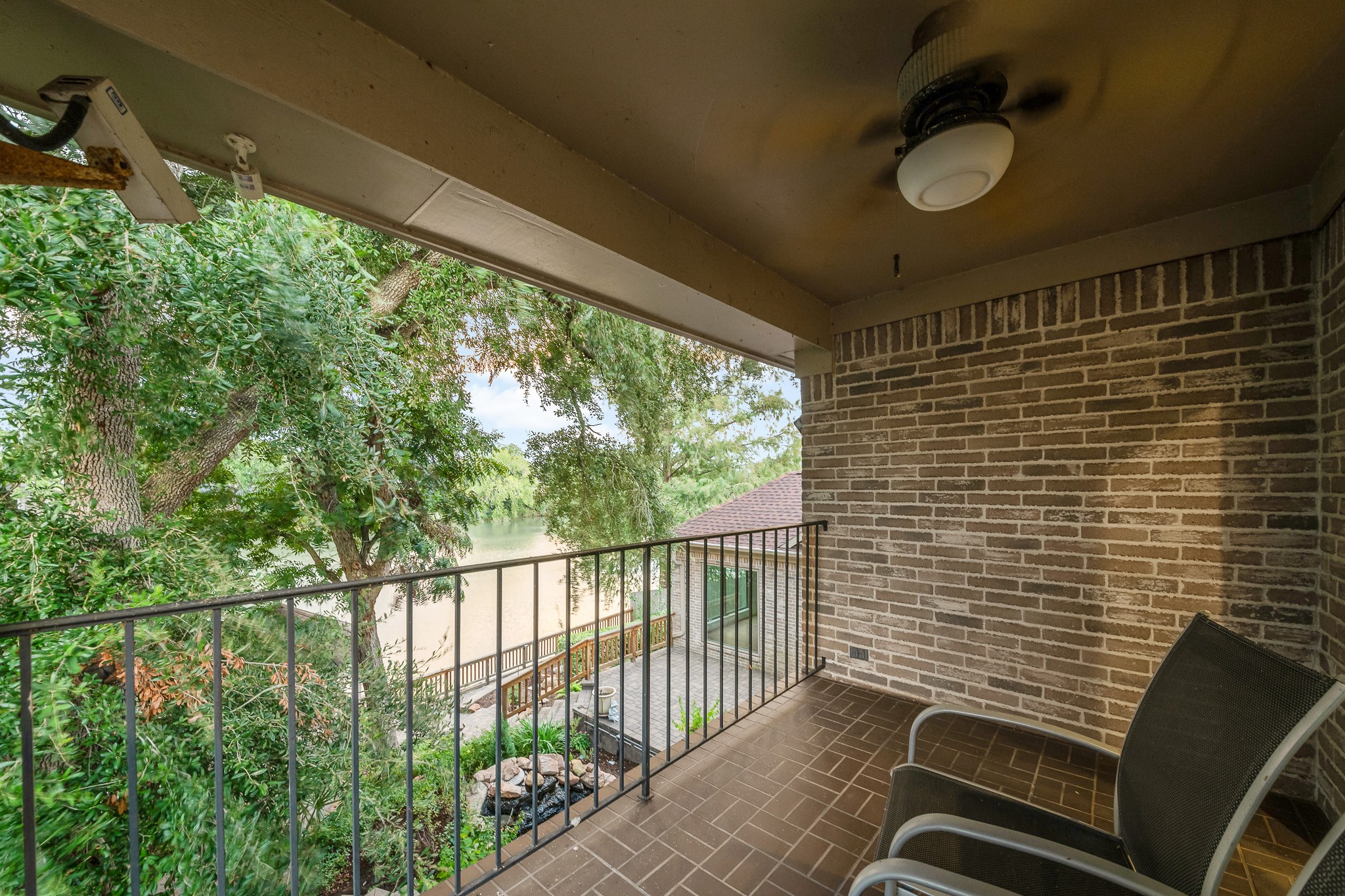 407 Lakeside Boulevard Property Photo 19