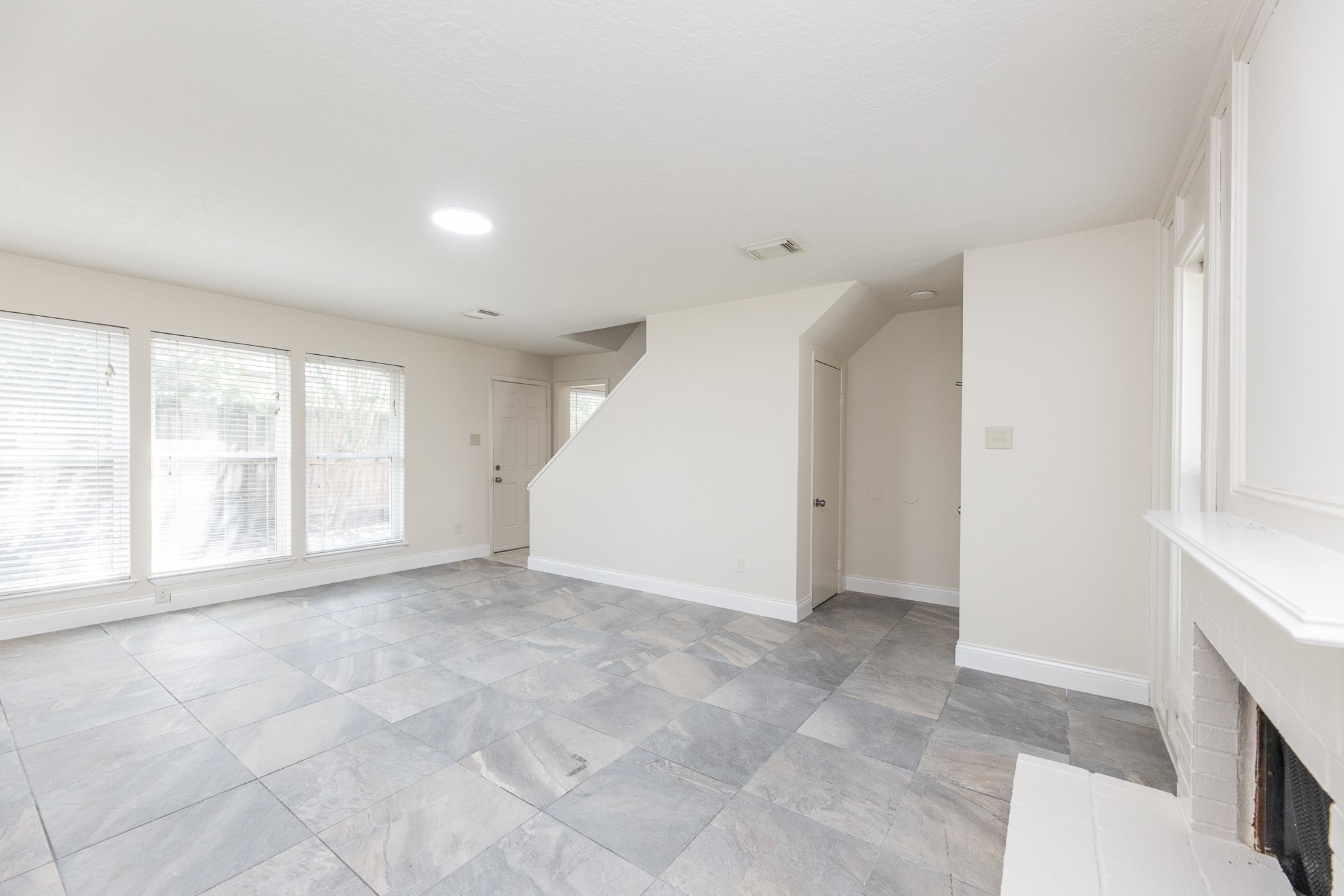 10810 Sugar Hill Drive Property Photo 4