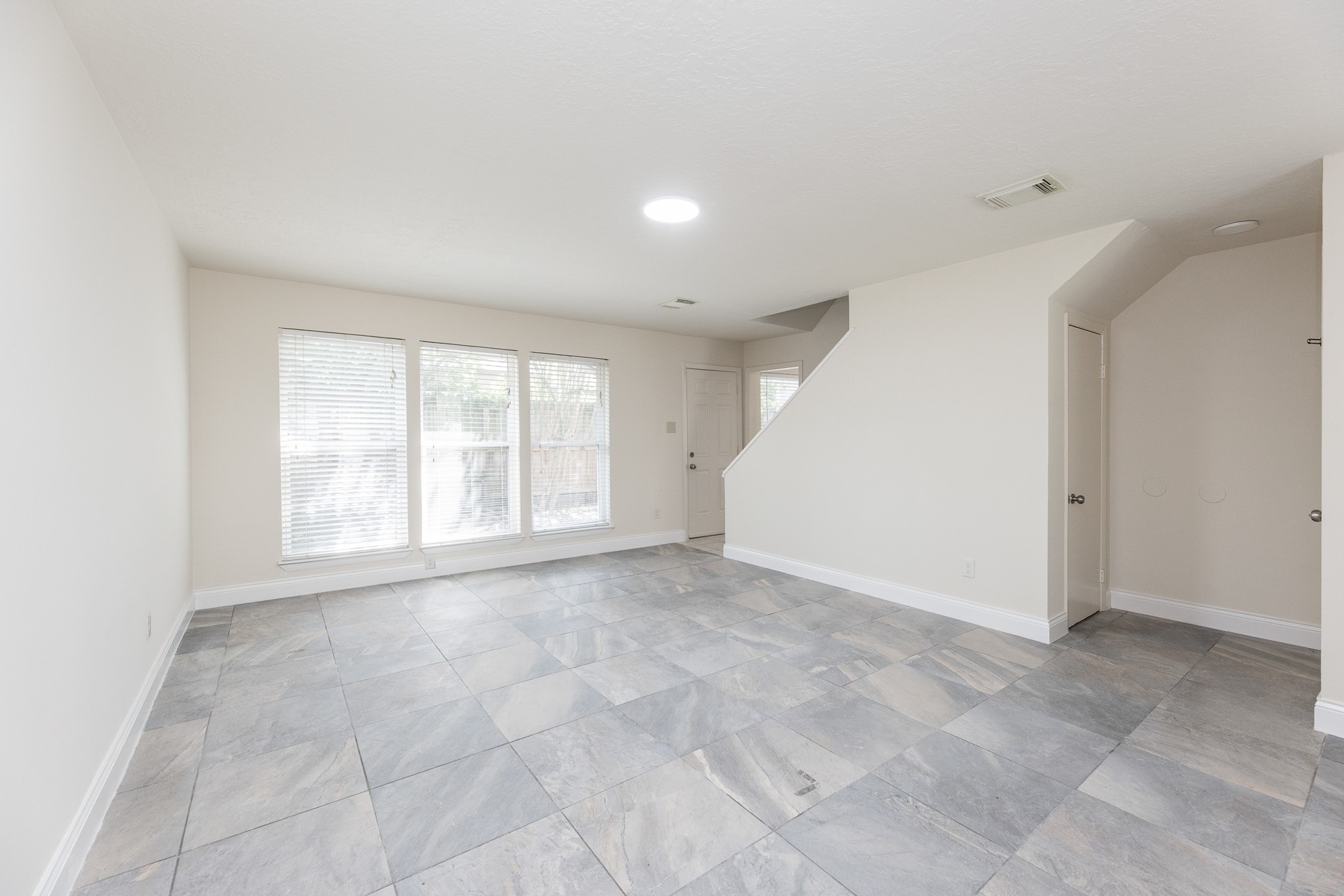 10810 Sugar Hill Drive Property Photo 5