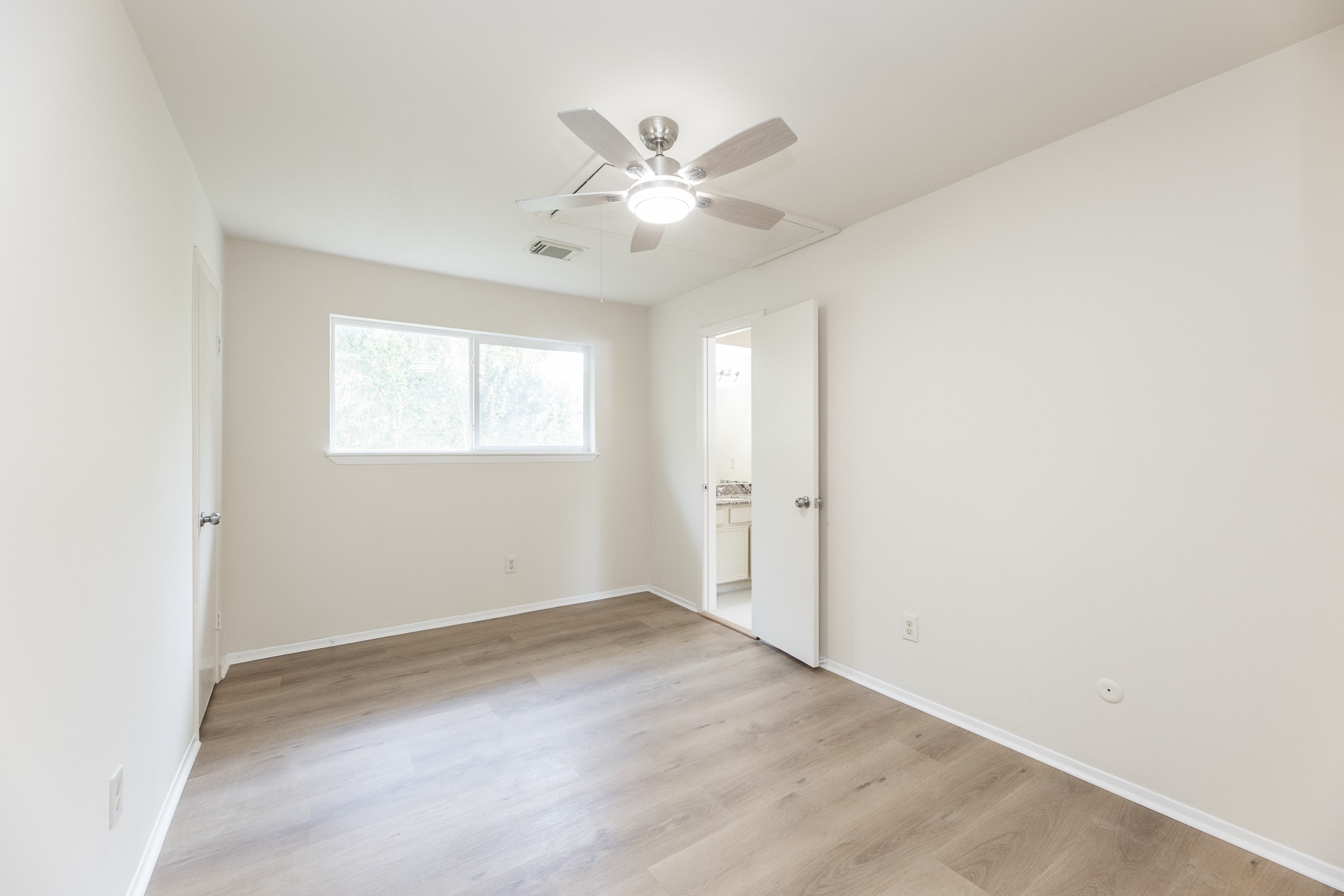 10810 Sugar Hill Drive Property Photo 23