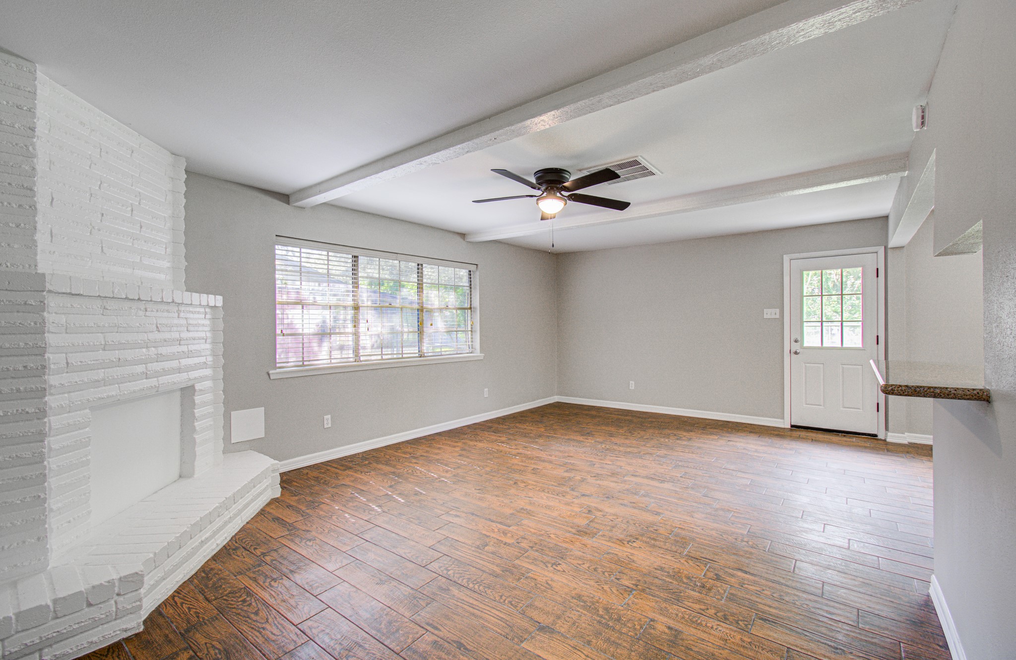 947 W Bertrand Street Property Photo 3