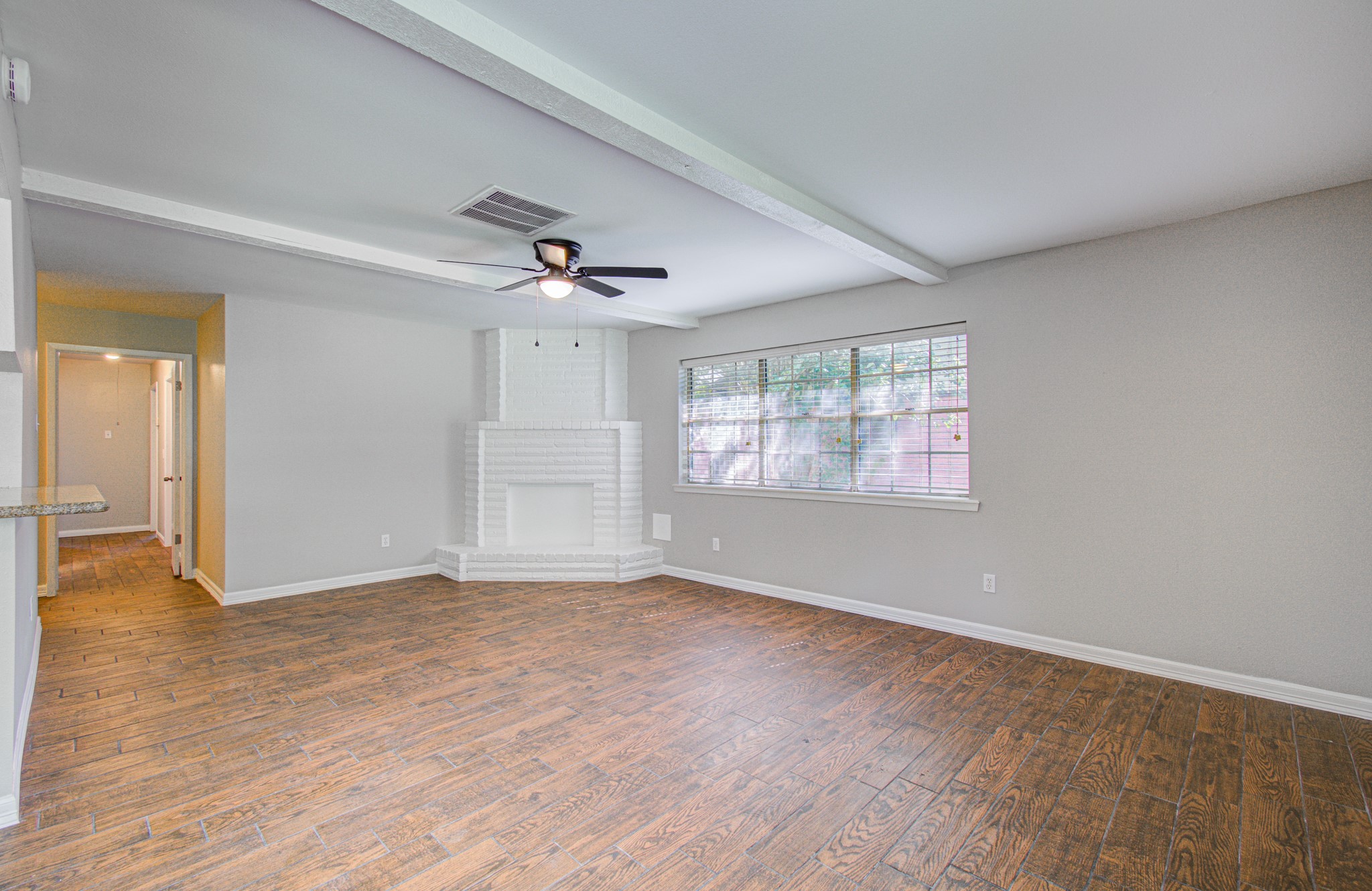 947 W Bertrand Street Property Photo 4