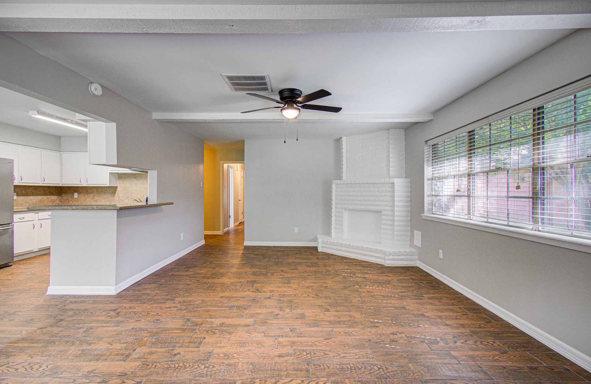 947 W Bertrand Street Property Photo 6