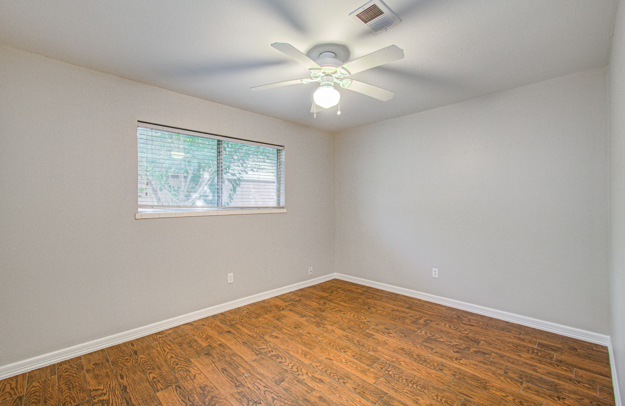 947 W Bertrand Street Property Photo 17