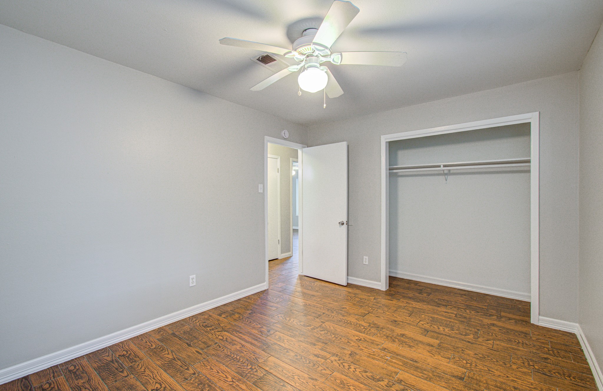 947 W Bertrand Street Property Photo 18