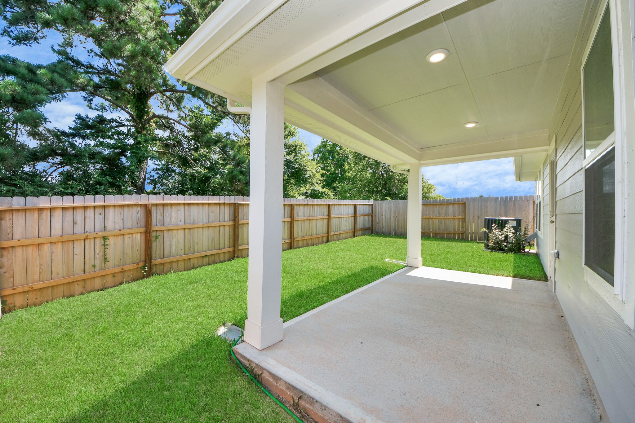 19560 Stripe Hill Bend Property Photo 8