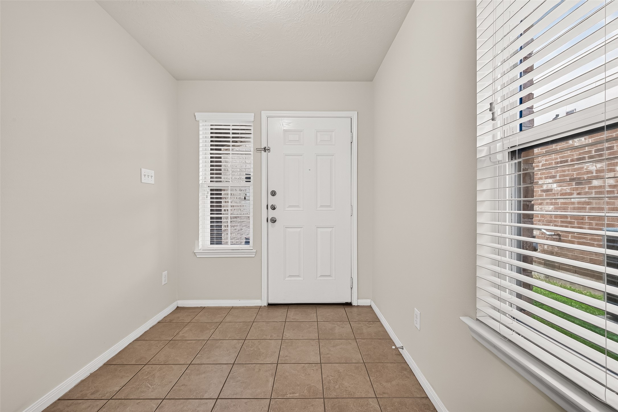 11823 Red Hummingbird Drive Property Photo 3