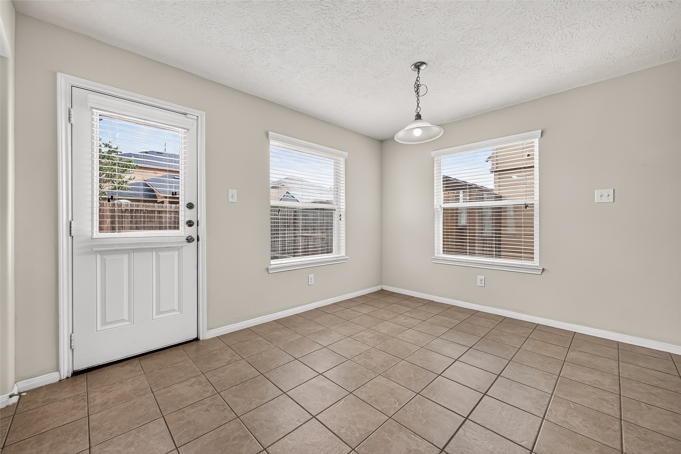 11823 Red Hummingbird Drive Property Photo 9