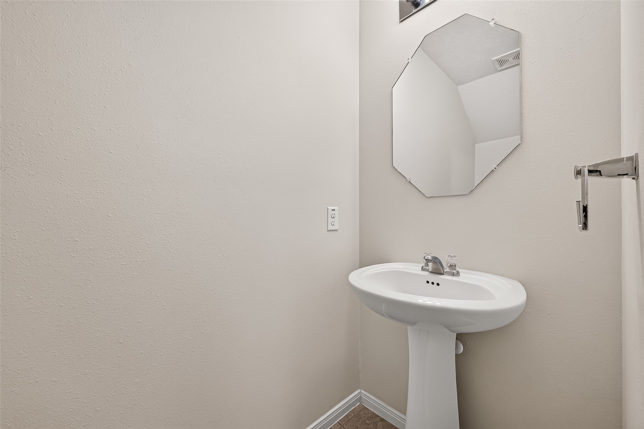11823 Red Hummingbird Drive Property Photo 17