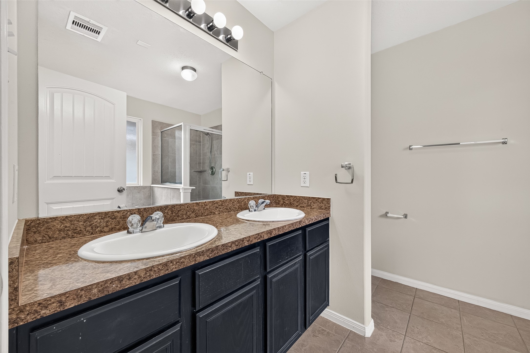 11823 Red Hummingbird Drive Property Photo 23