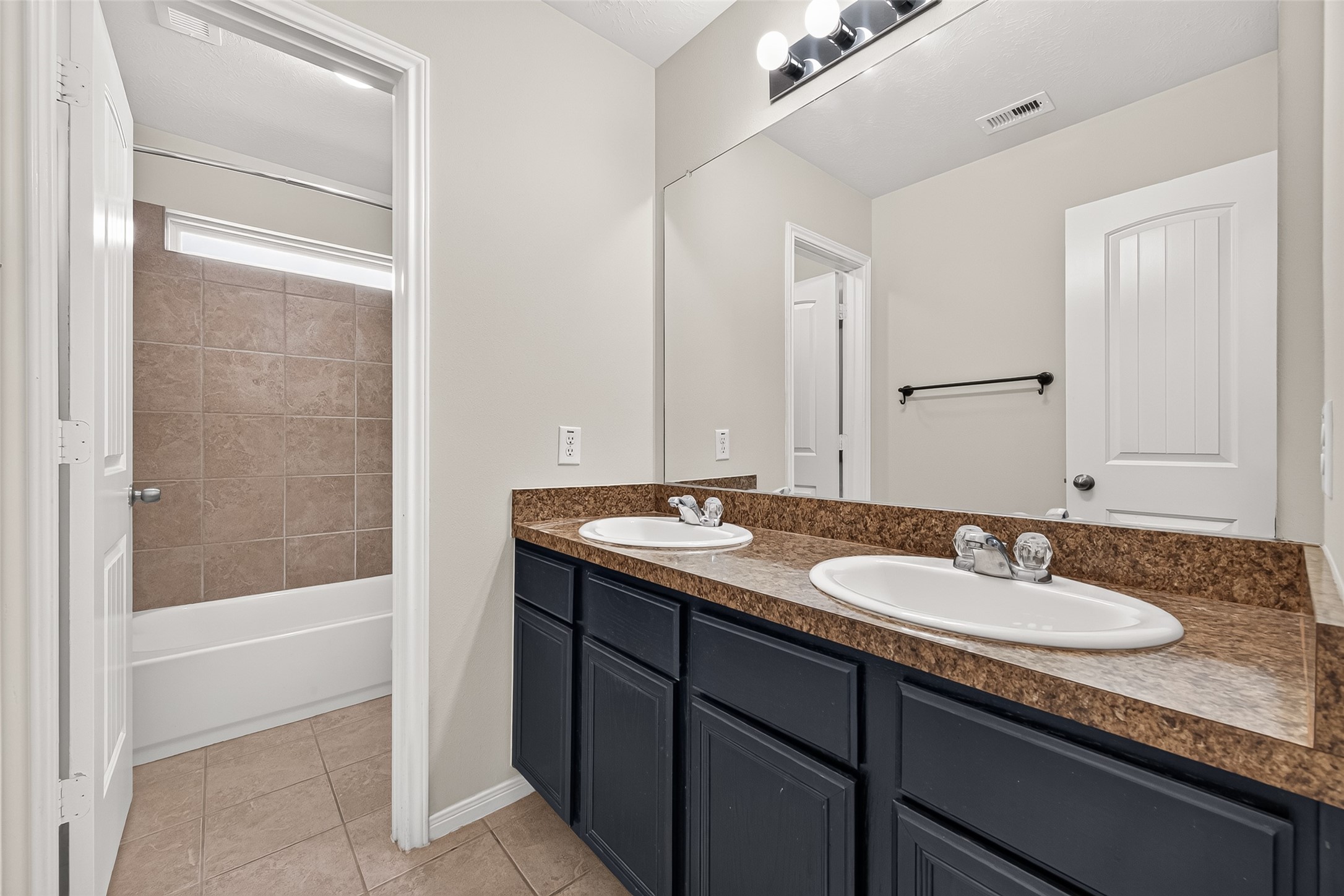 11823 Red Hummingbird Drive Property Photo 35