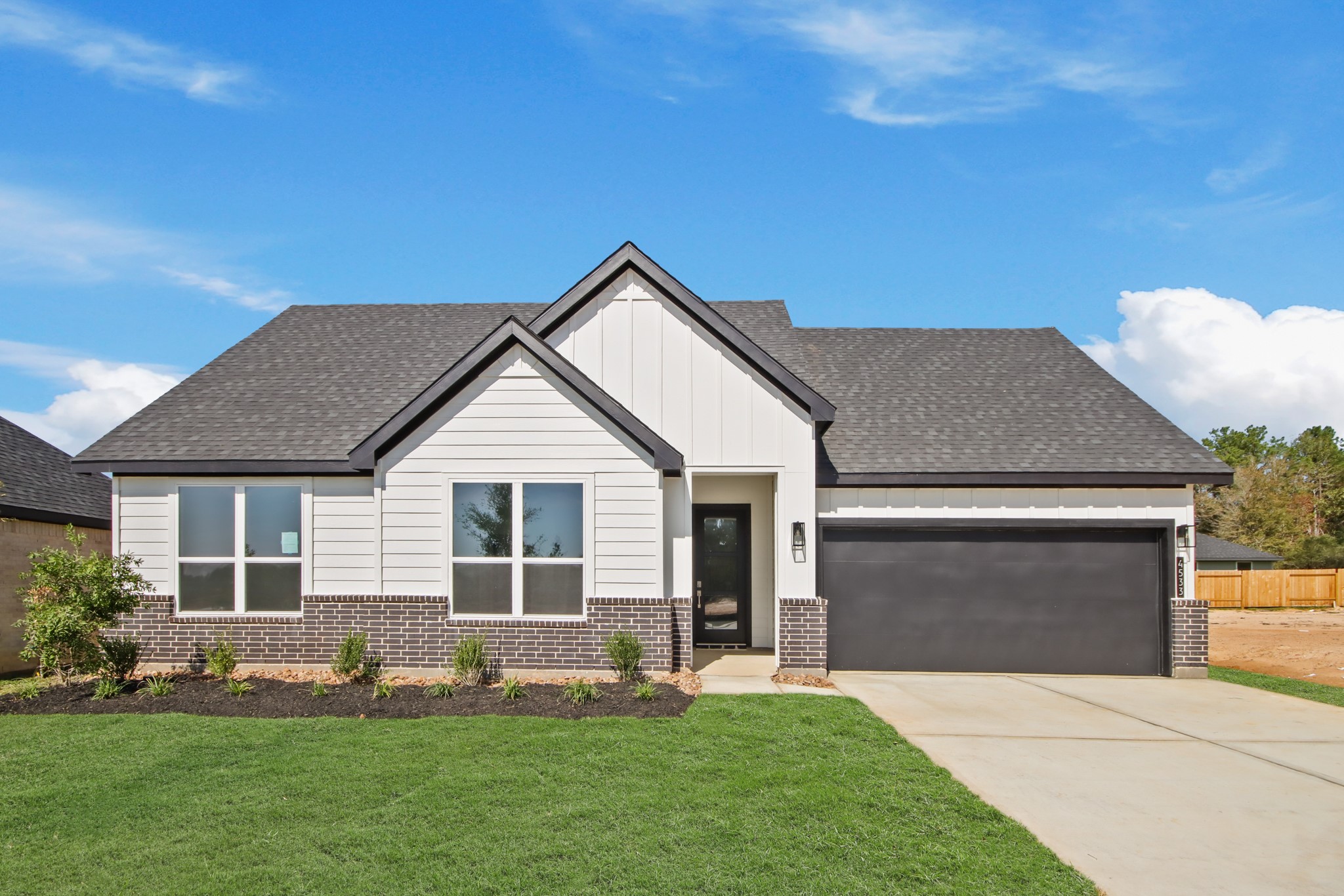 4533 Iguaza Falls Drive Property Photo 1