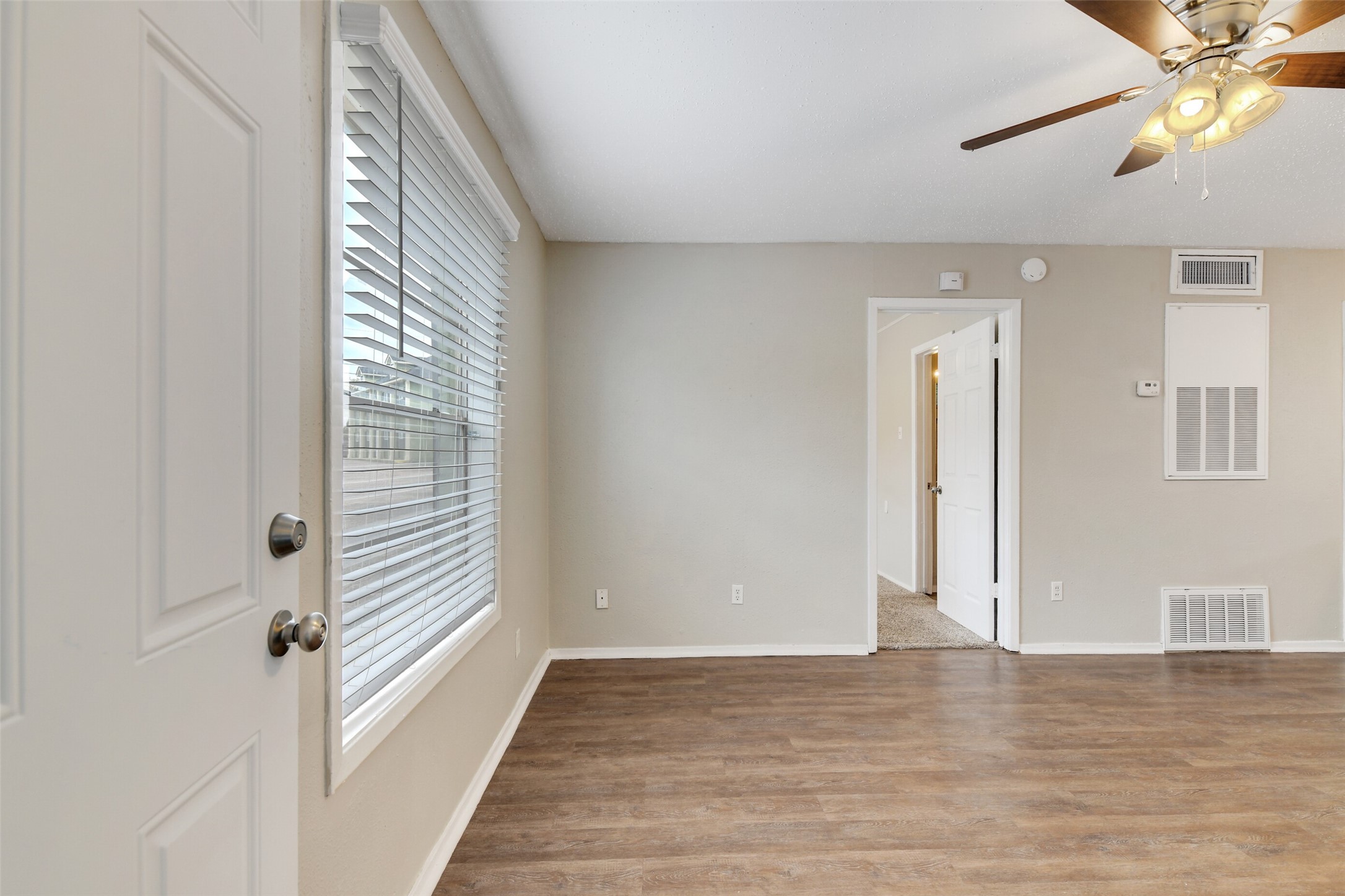 1512 Broadmoor Drive B Property Photo 2