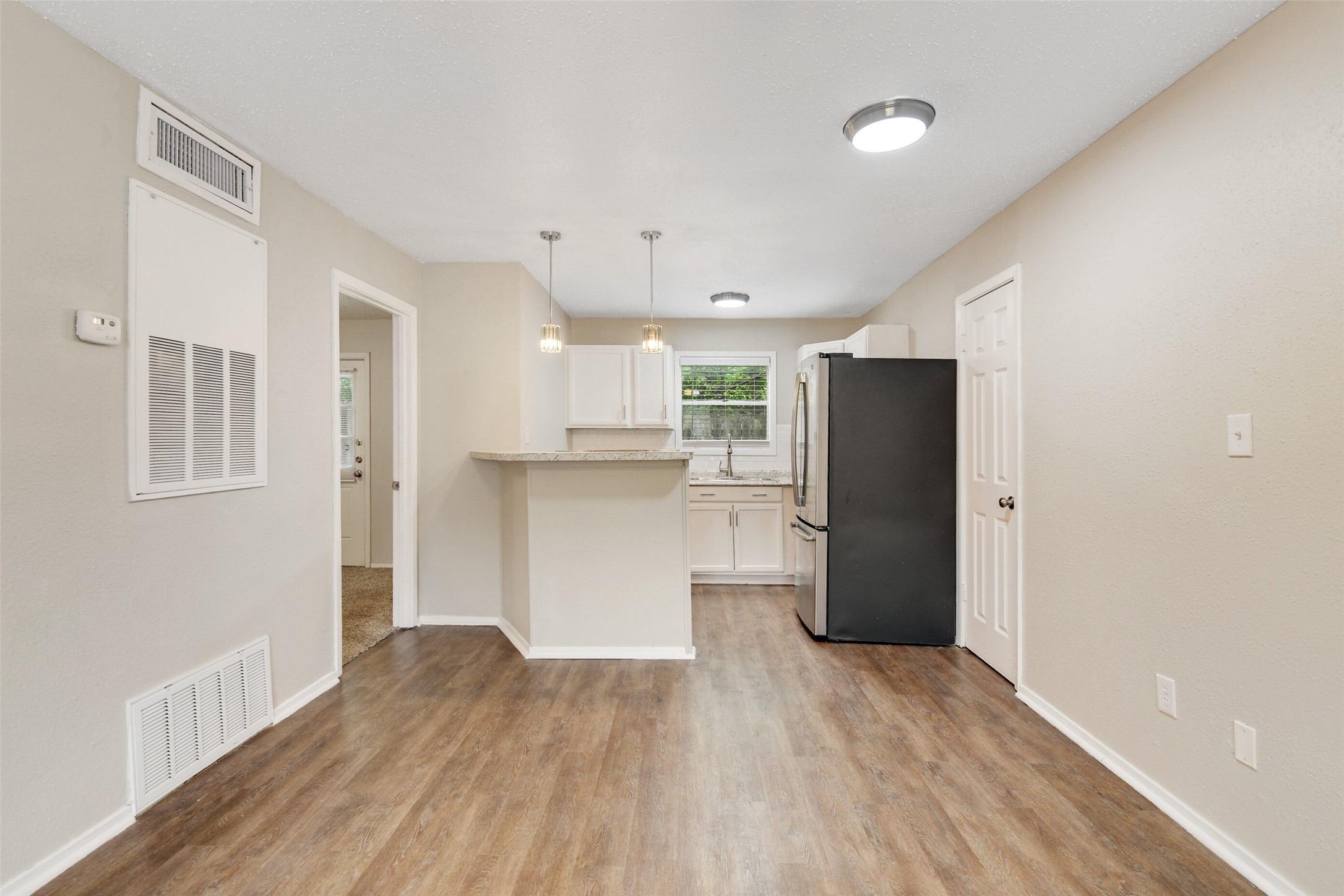 1512 Broadmoor Drive B Property Photo 3