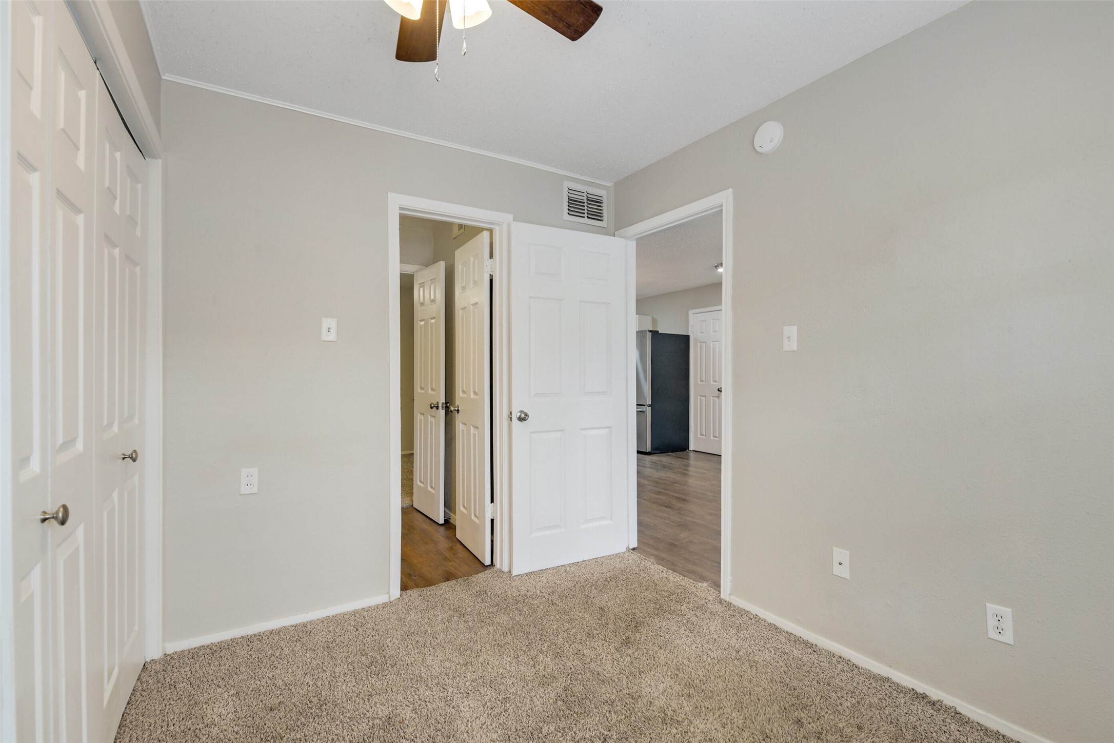 1512 Broadmoor Drive B Property Photo 6