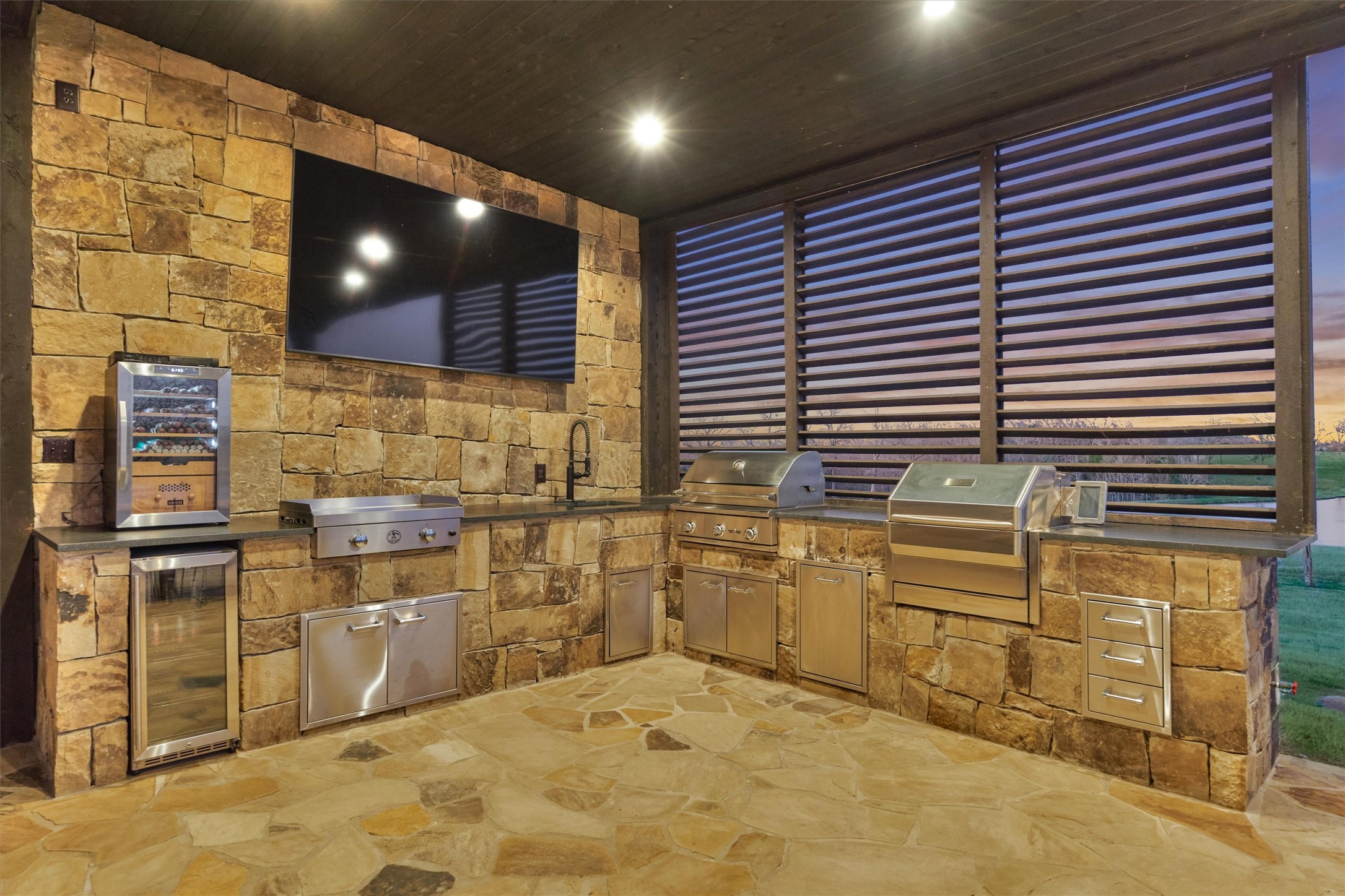 22199 Interstate Highway 45 Feeder N Property Photo 30