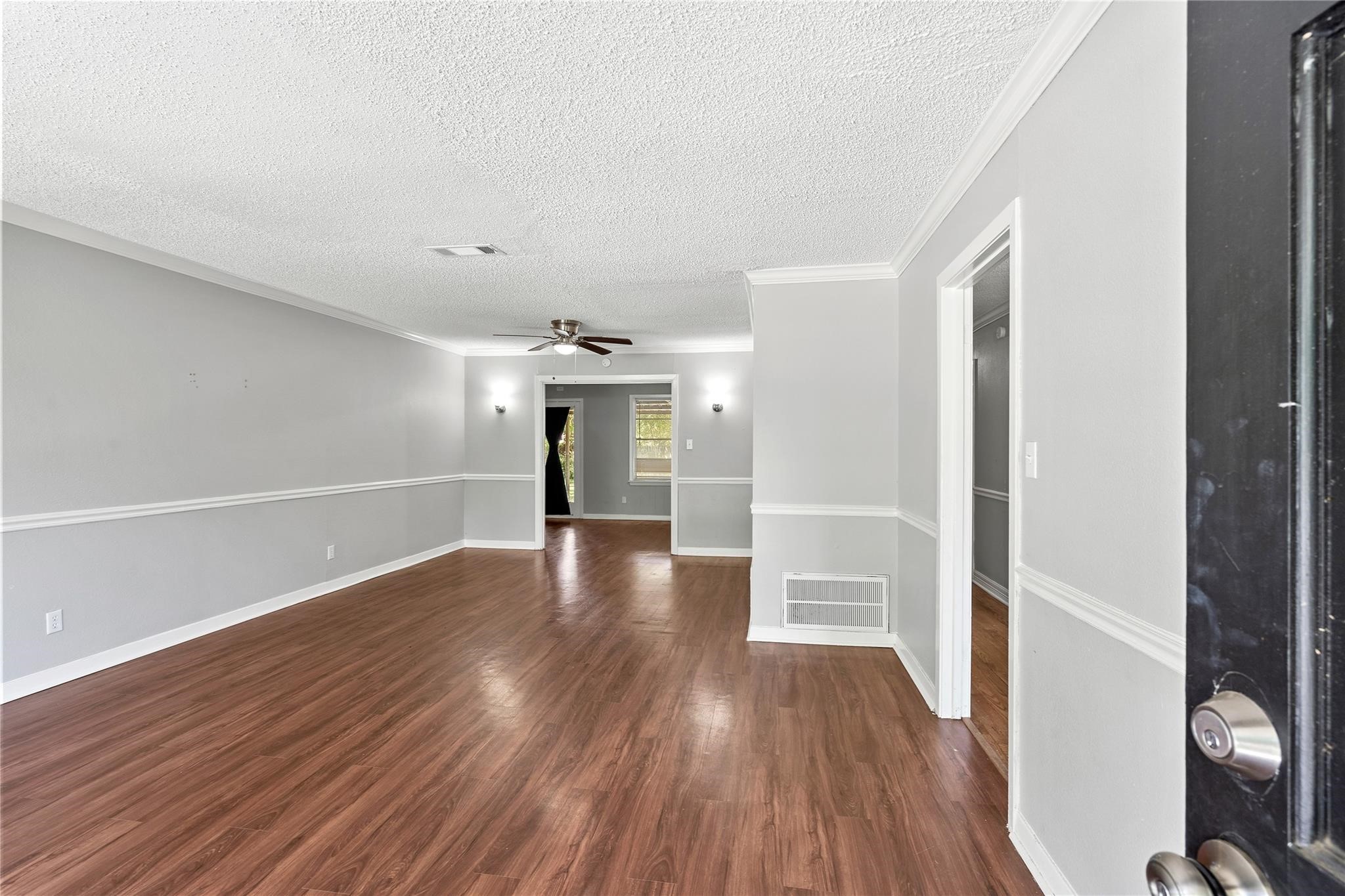 424 Southern Oaks Drive Property Photo 3