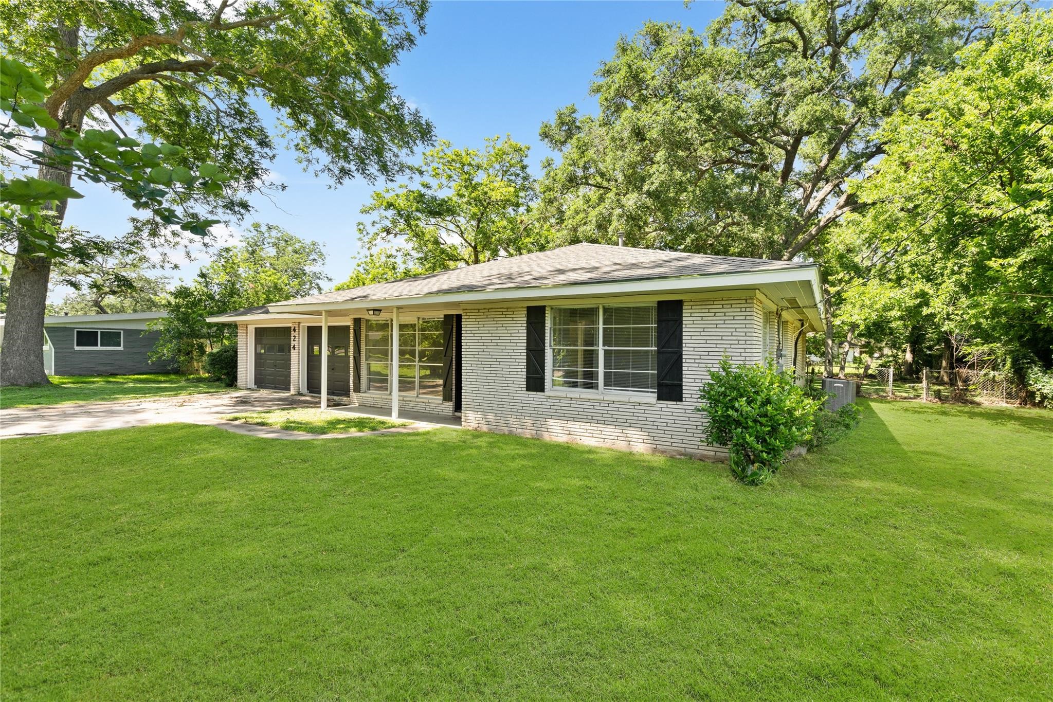 424 Southern Oaks Drive Property Photo 26