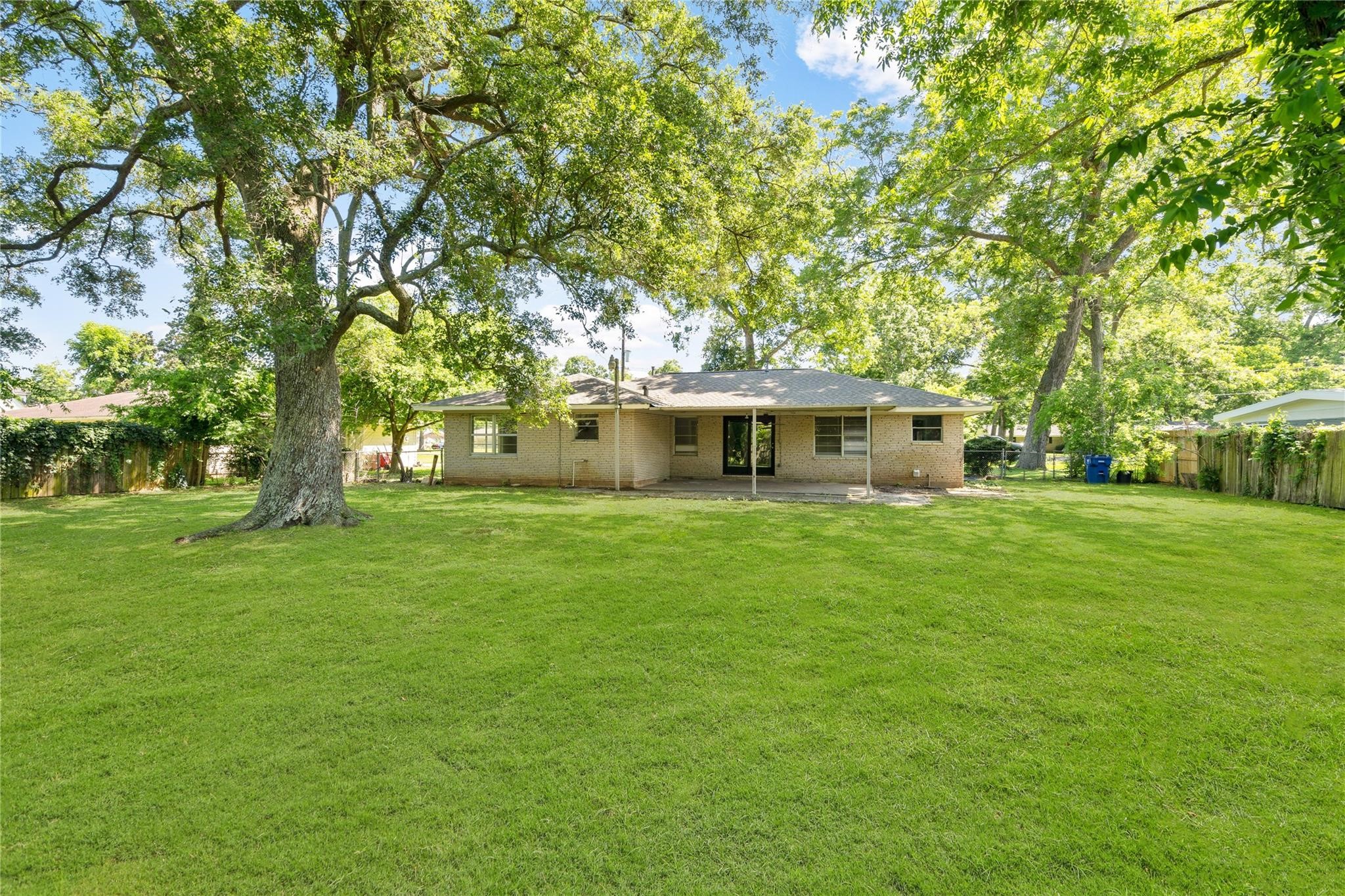 424 Southern Oaks Drive Property Photo 28