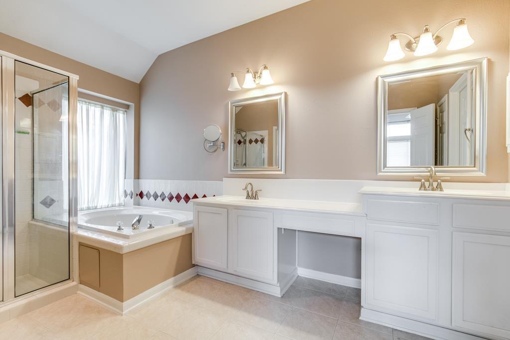 1718 Bumelia Court Property Photo 12