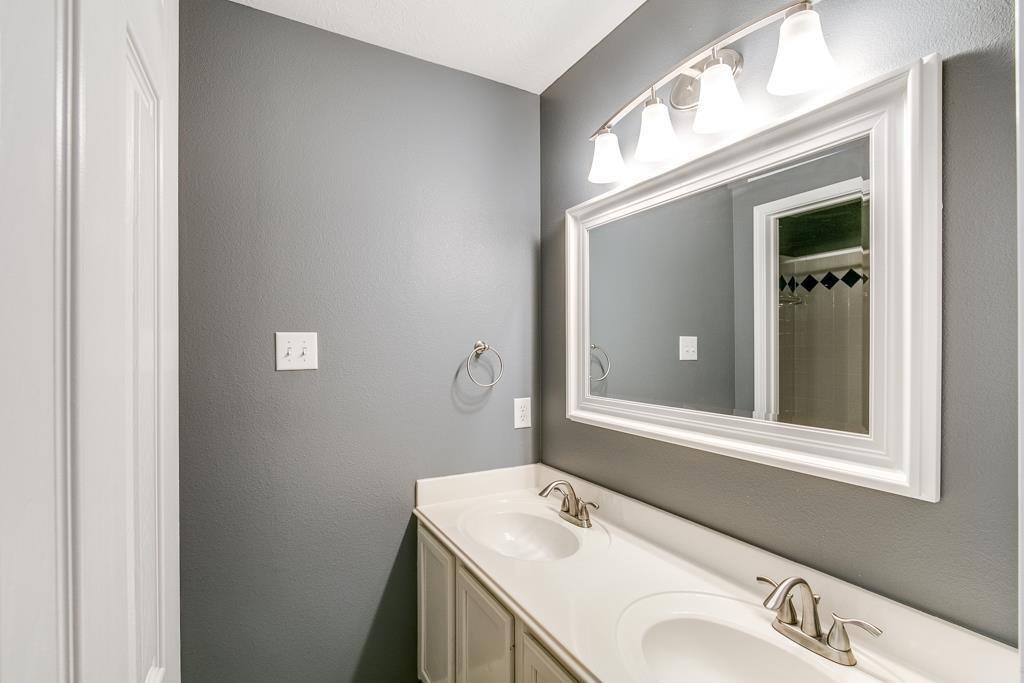 1718 Bumelia Court Property Photo 17