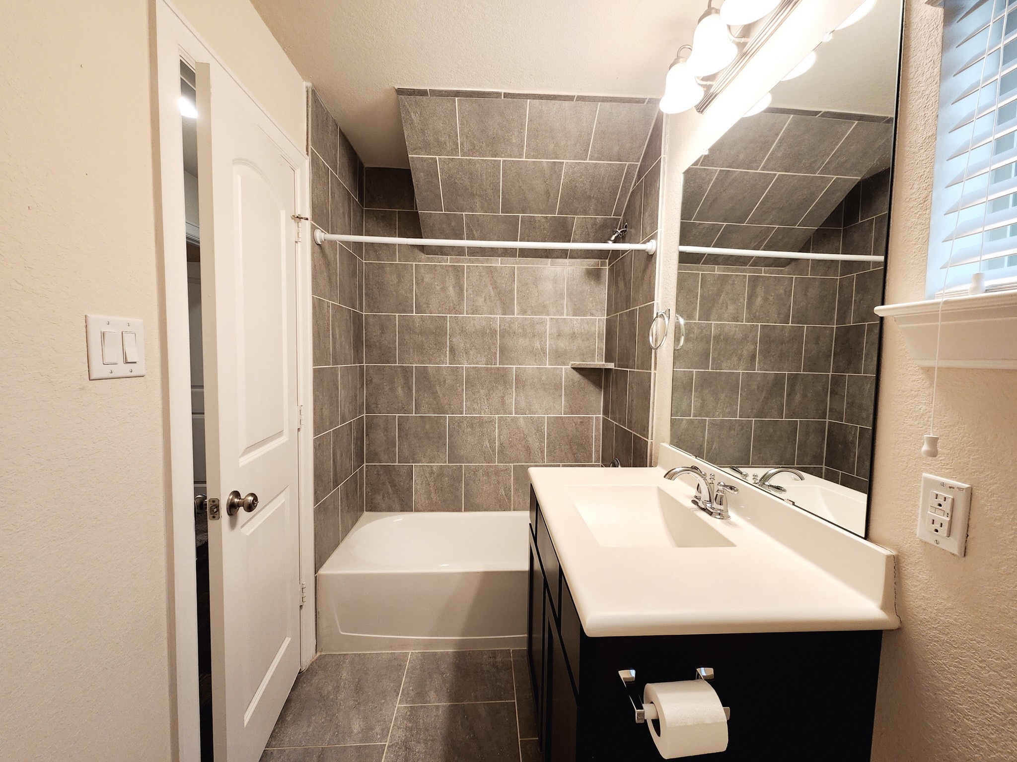10717 Madden Oaks Place Property Photo 9
