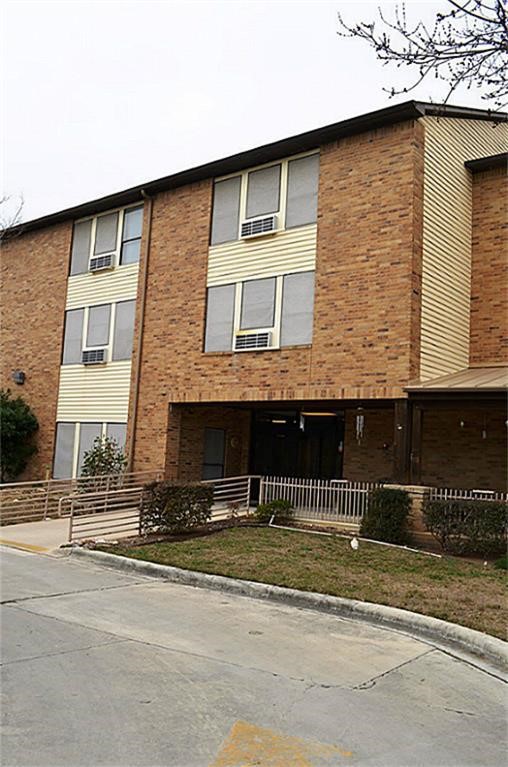 300 Cross Creek Property Photo 3