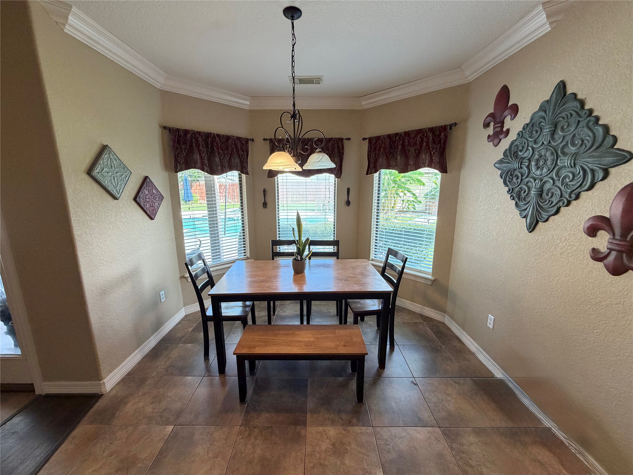 1437 S Bluebonnet Lane Property Photo 9