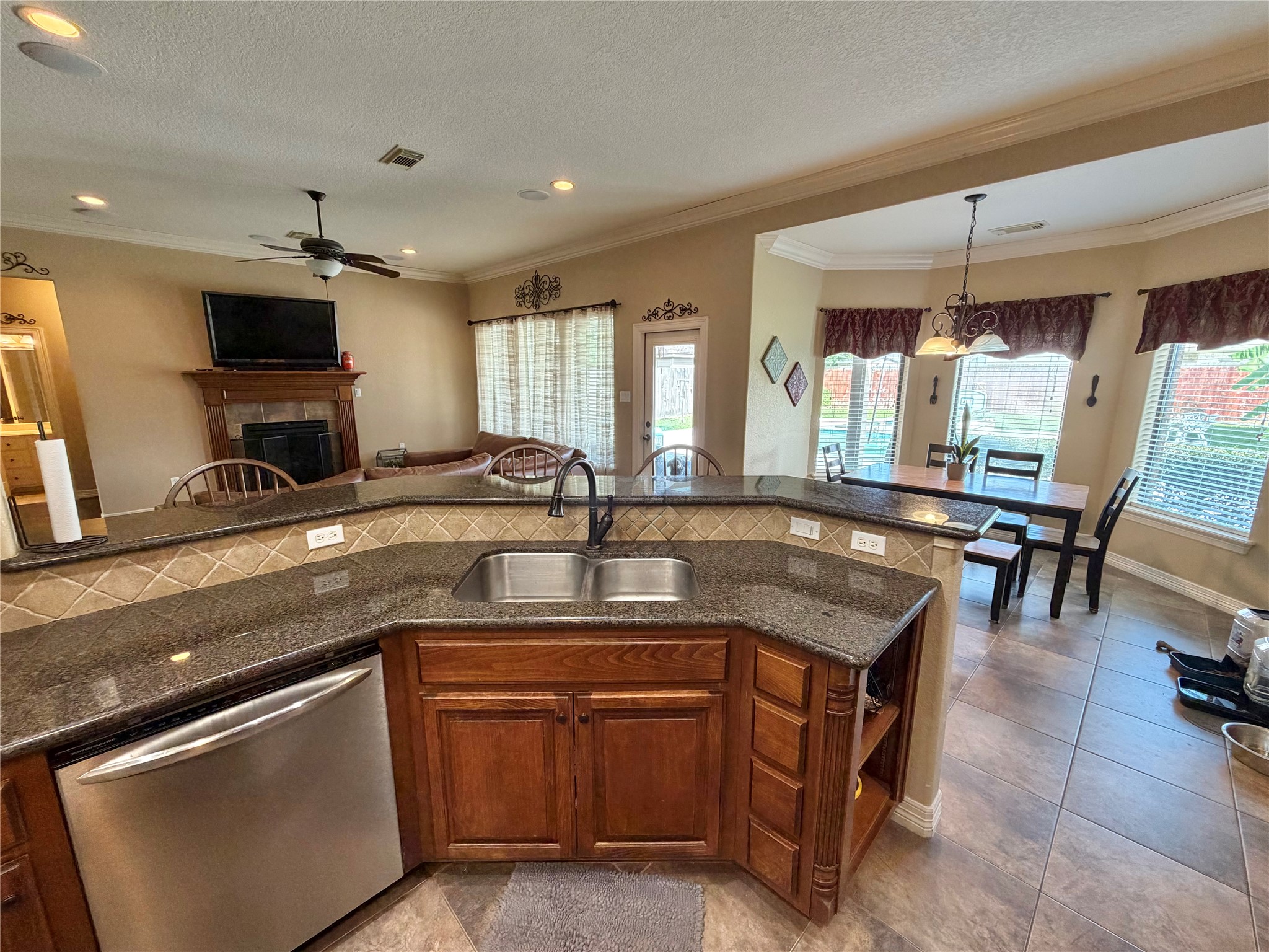 1437 S Bluebonnet Lane Property Photo 12