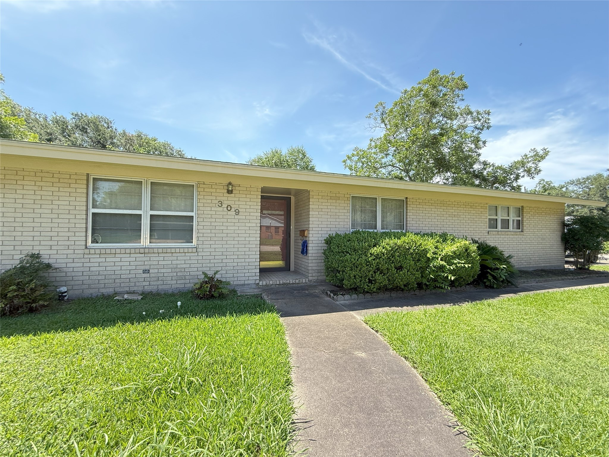 309 Town And Country Drive