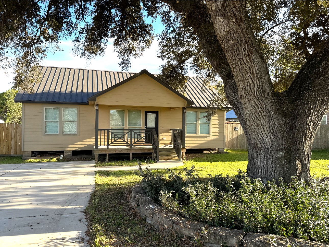 587 Stockton Property Photo