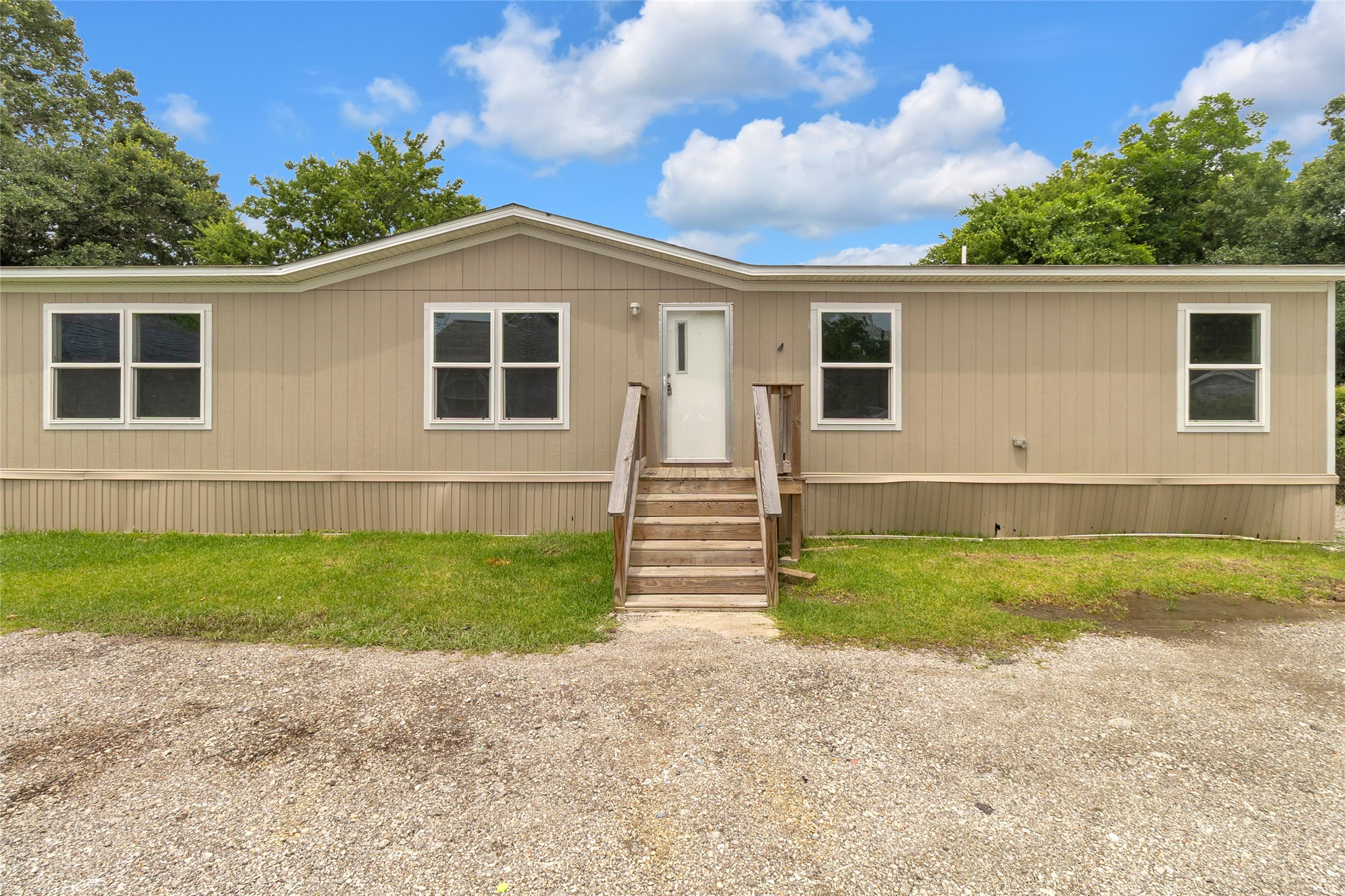 5313 2nd St Property Photo 1