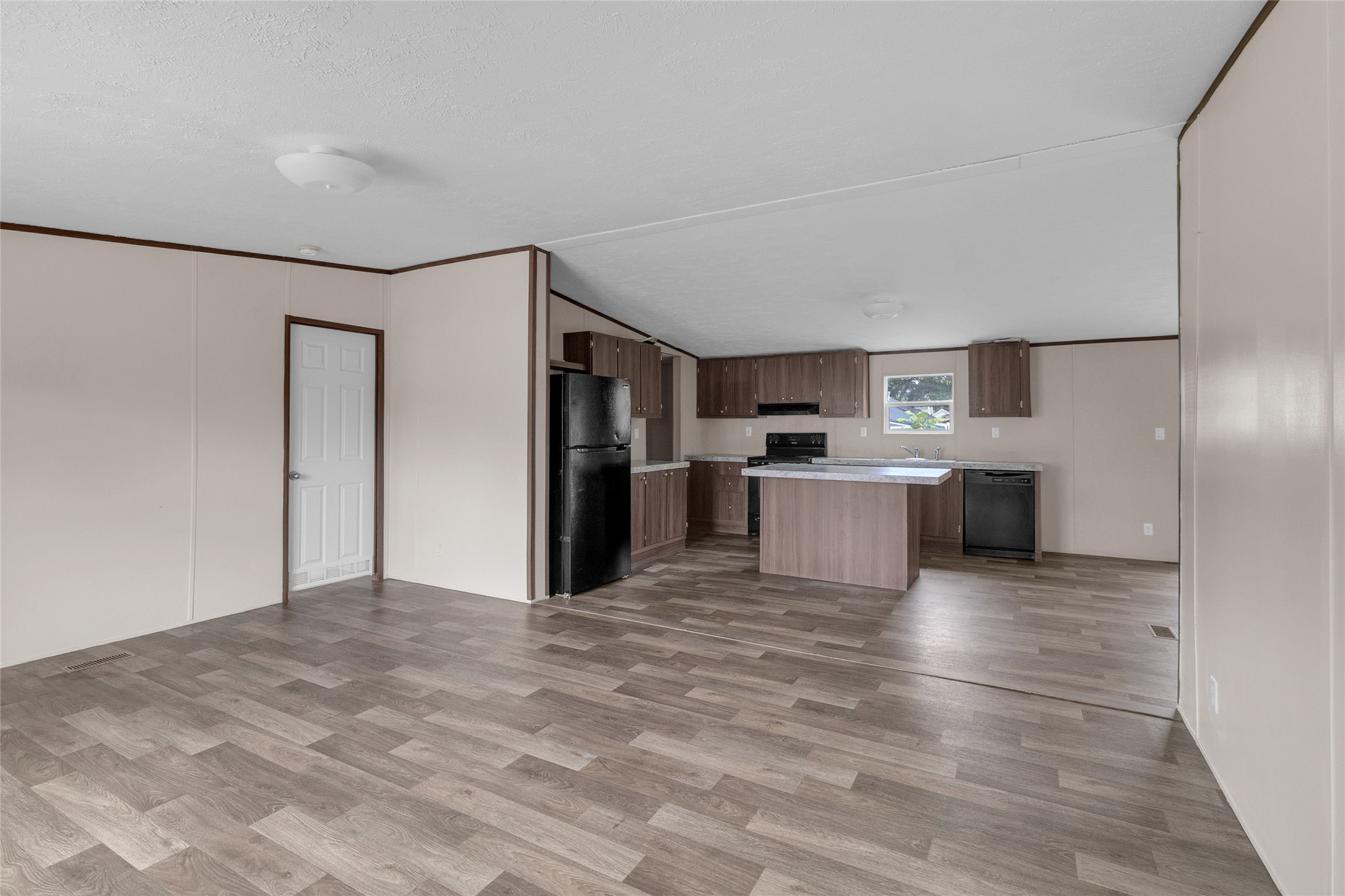 5313 2nd St Property Photo 8