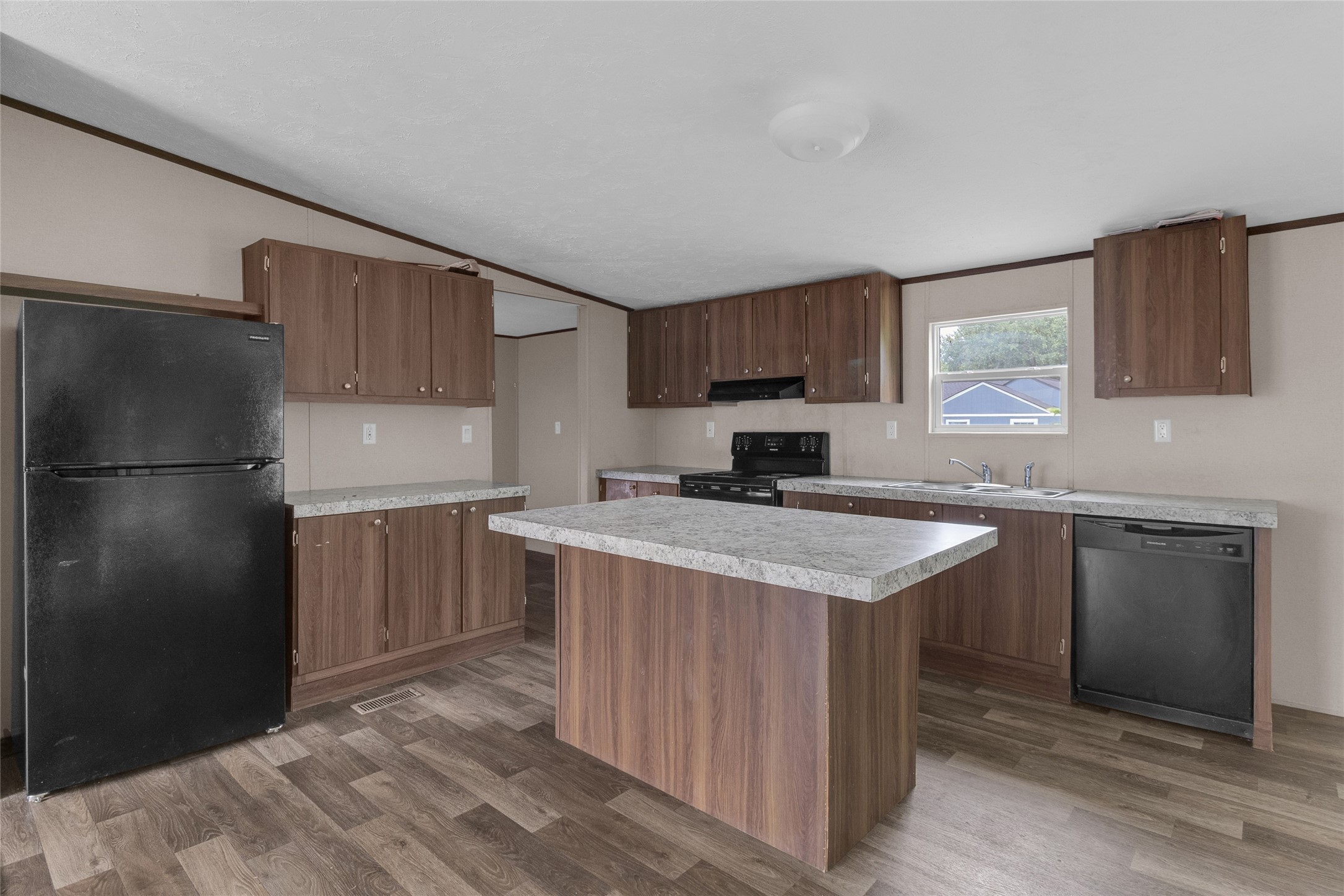5313 2nd St Property Photo 11