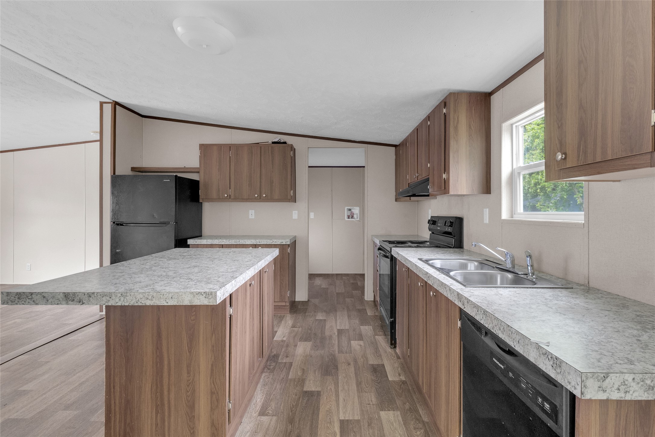 5313 2nd St Property Photo 13