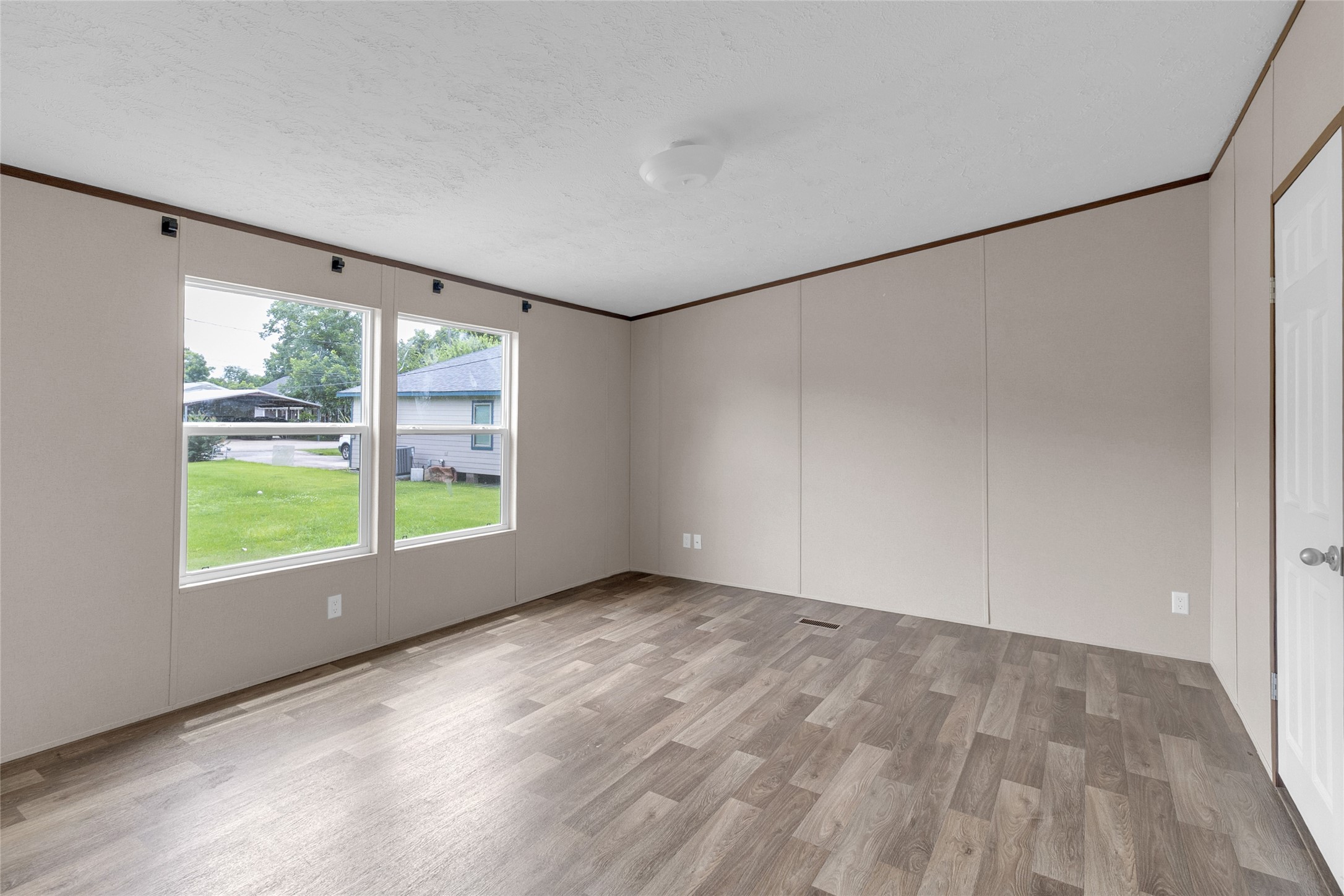 5313 2nd St Property Photo 18