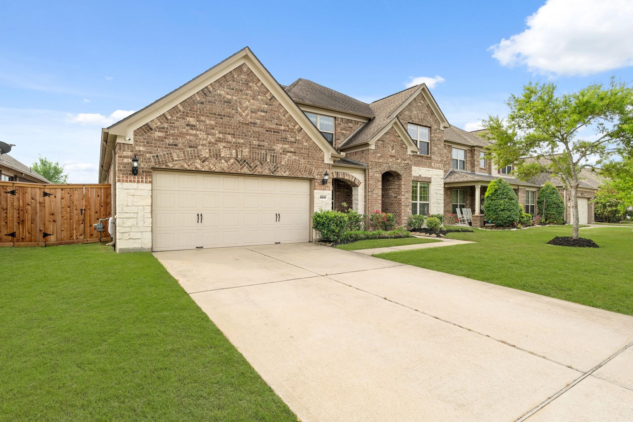 25935 Foxrun Vista Drive Property Photo 2