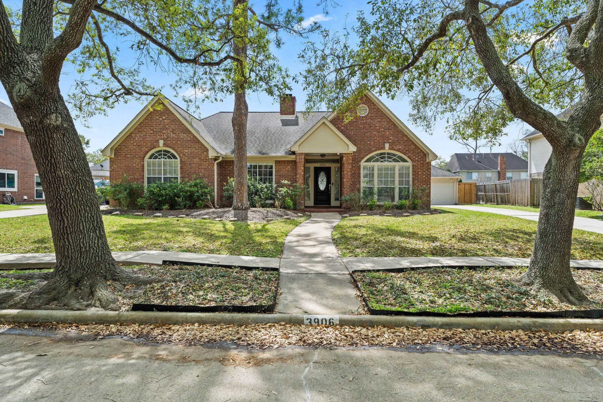 3906 E Wisteria Circle Property Photo