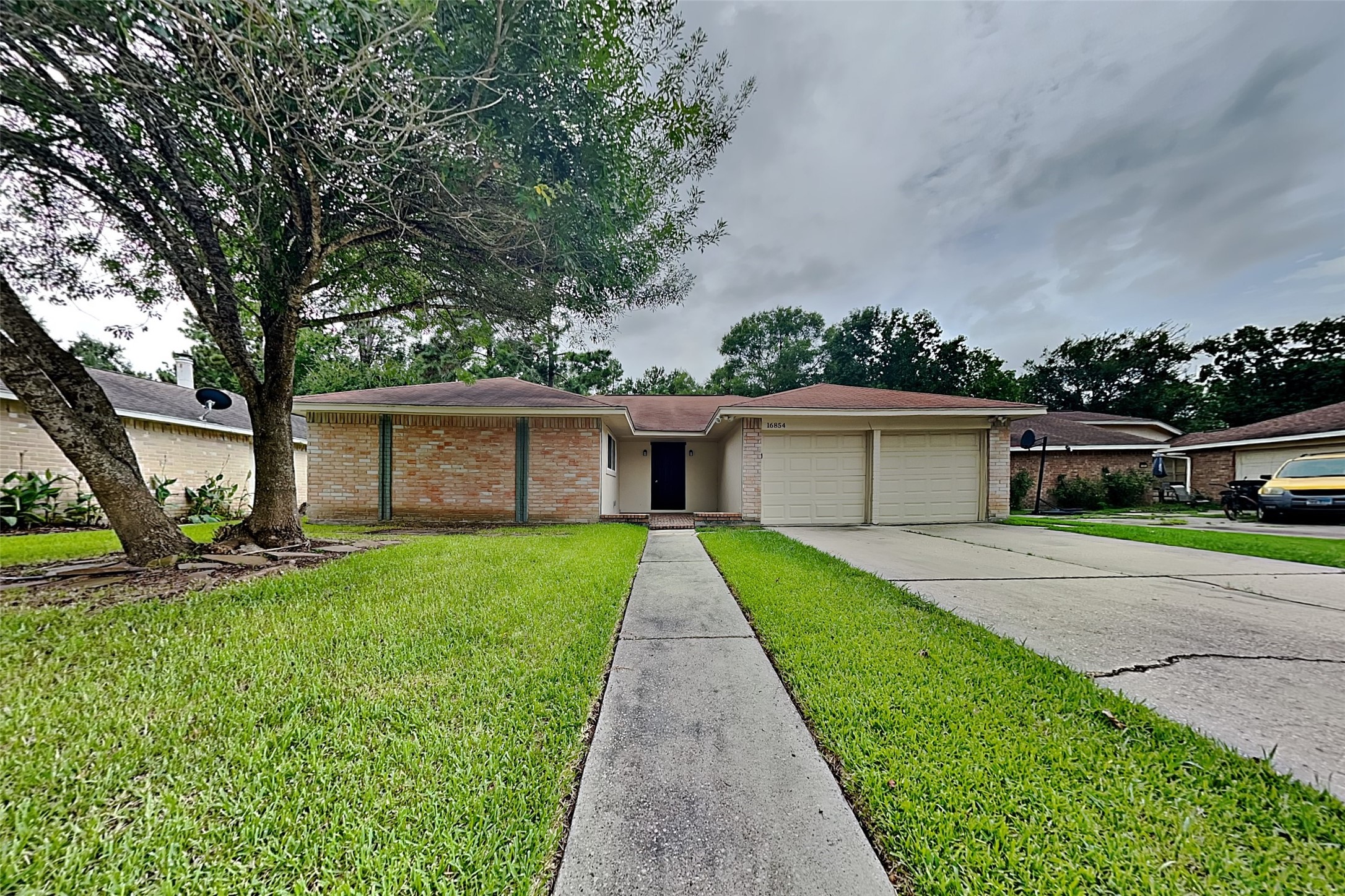 16854 Gleneagle Drive N Property Photo 1