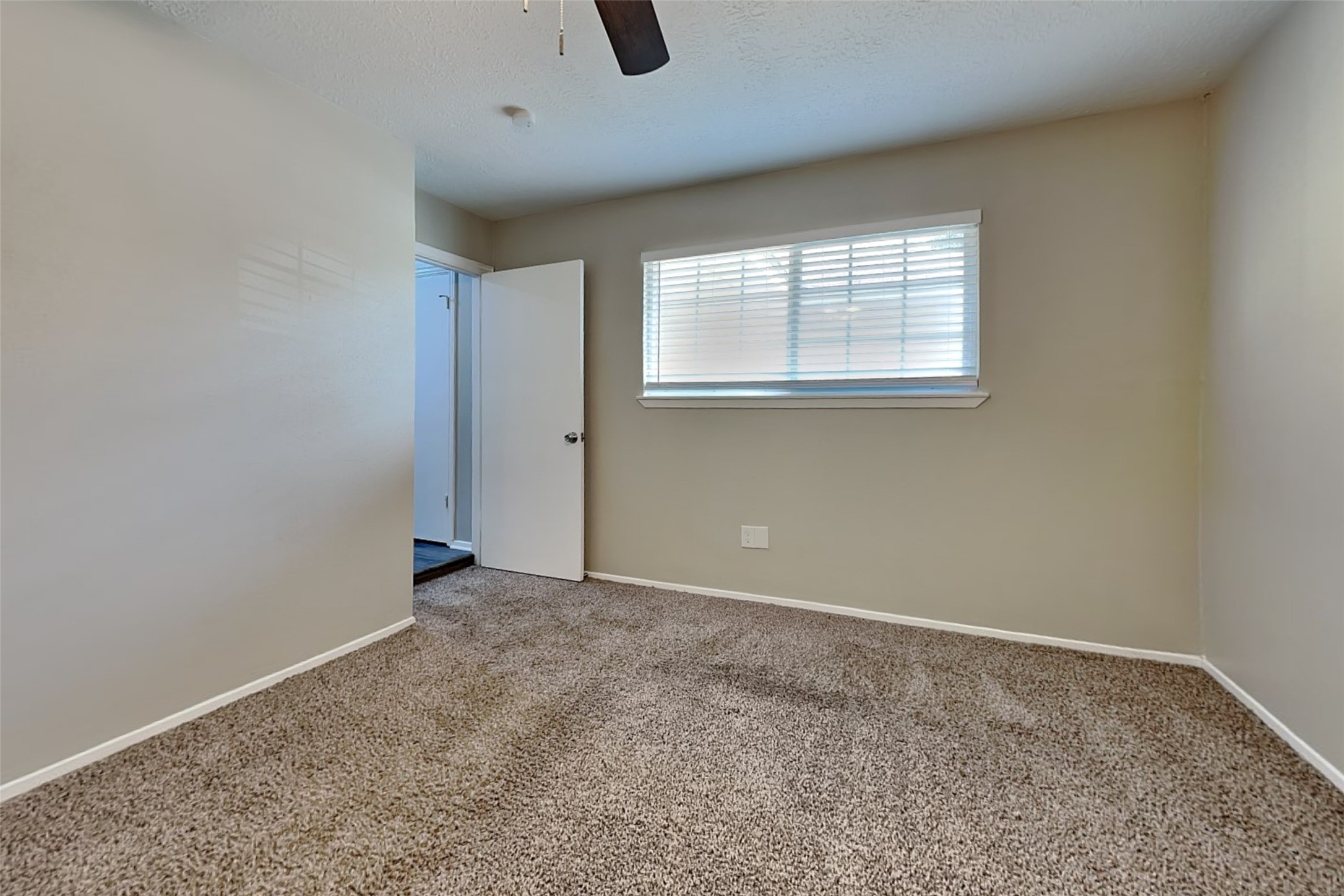 16854 Gleneagle Drive N Property Photo 10