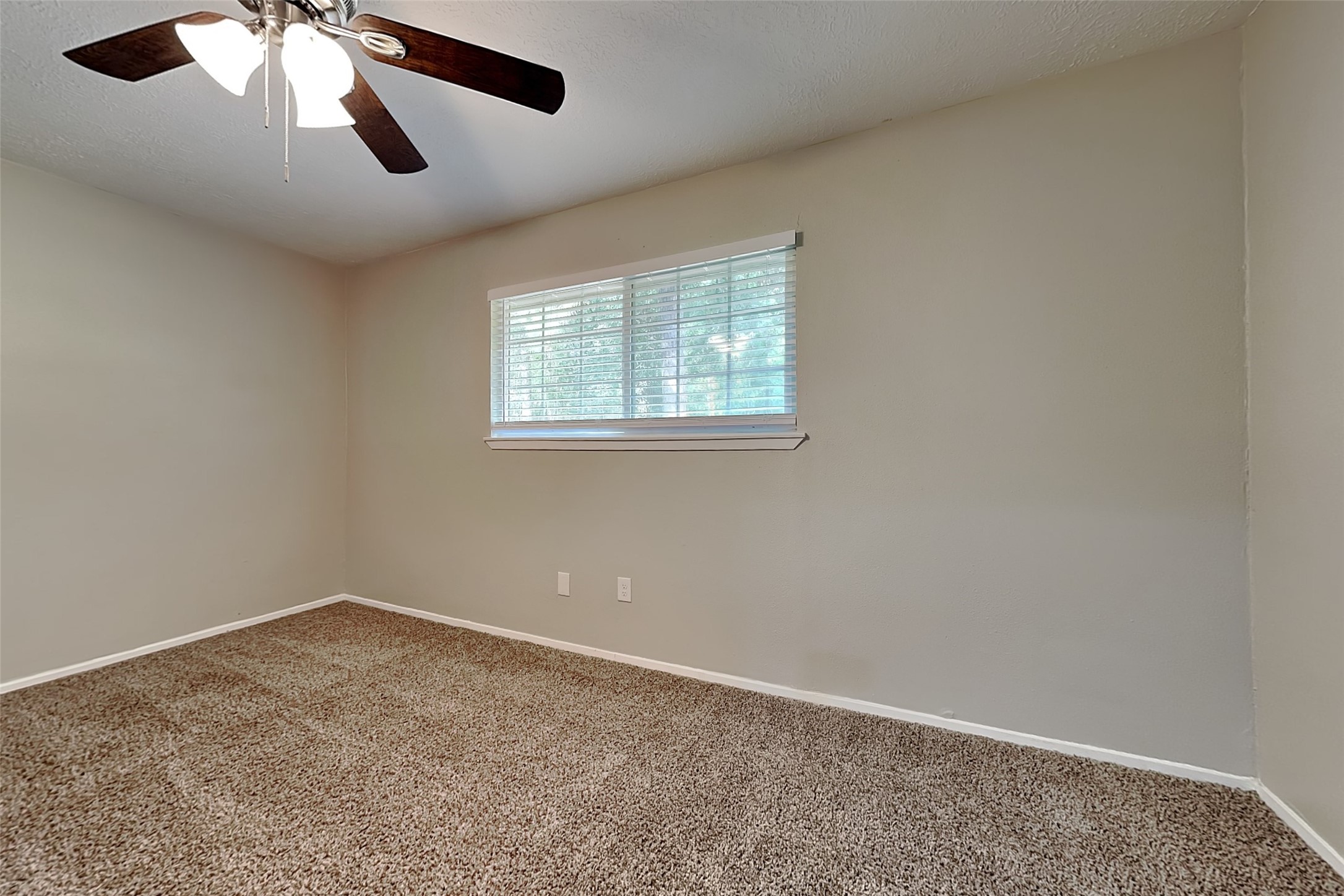 16854 Gleneagle Drive N Property Photo 13