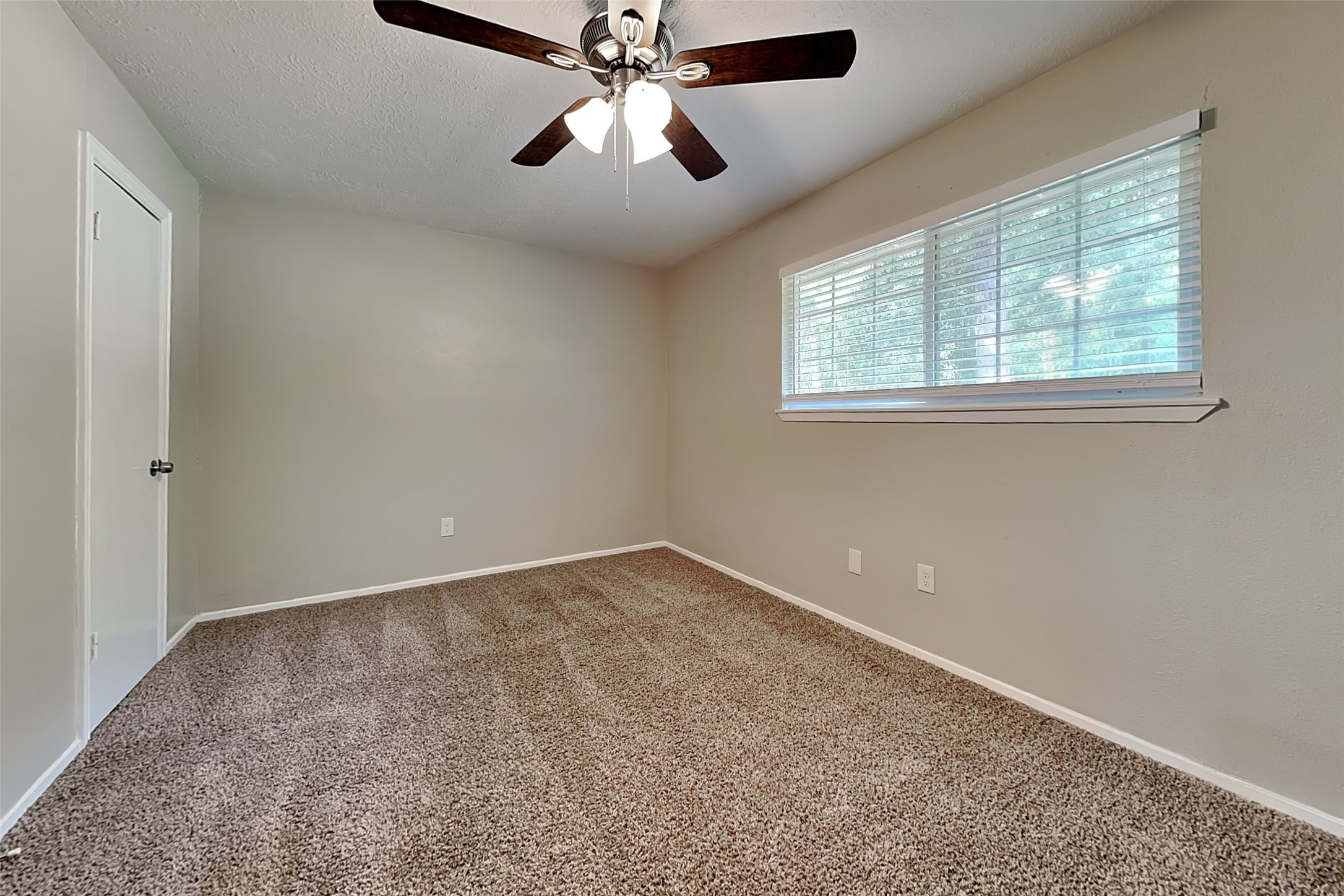 16854 Gleneagle Drive N Property Photo 14